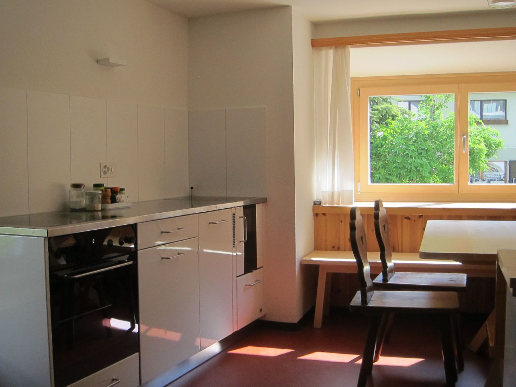 Appartement Chasa Gross, (Zernez) – Cuisine et coin repas, photo 6 sur 20