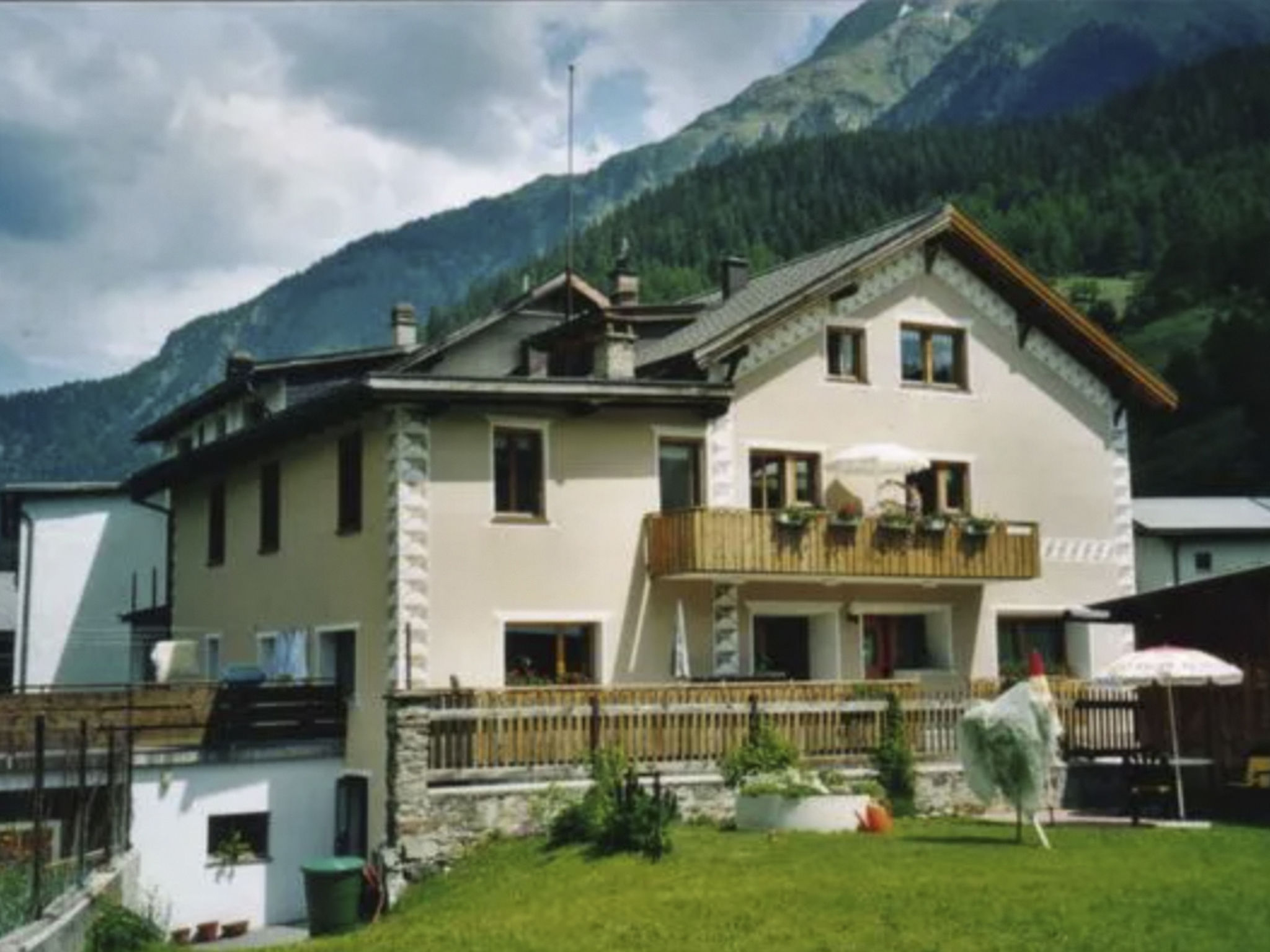 Chasa Clavuot, (Zernez) - Buiten