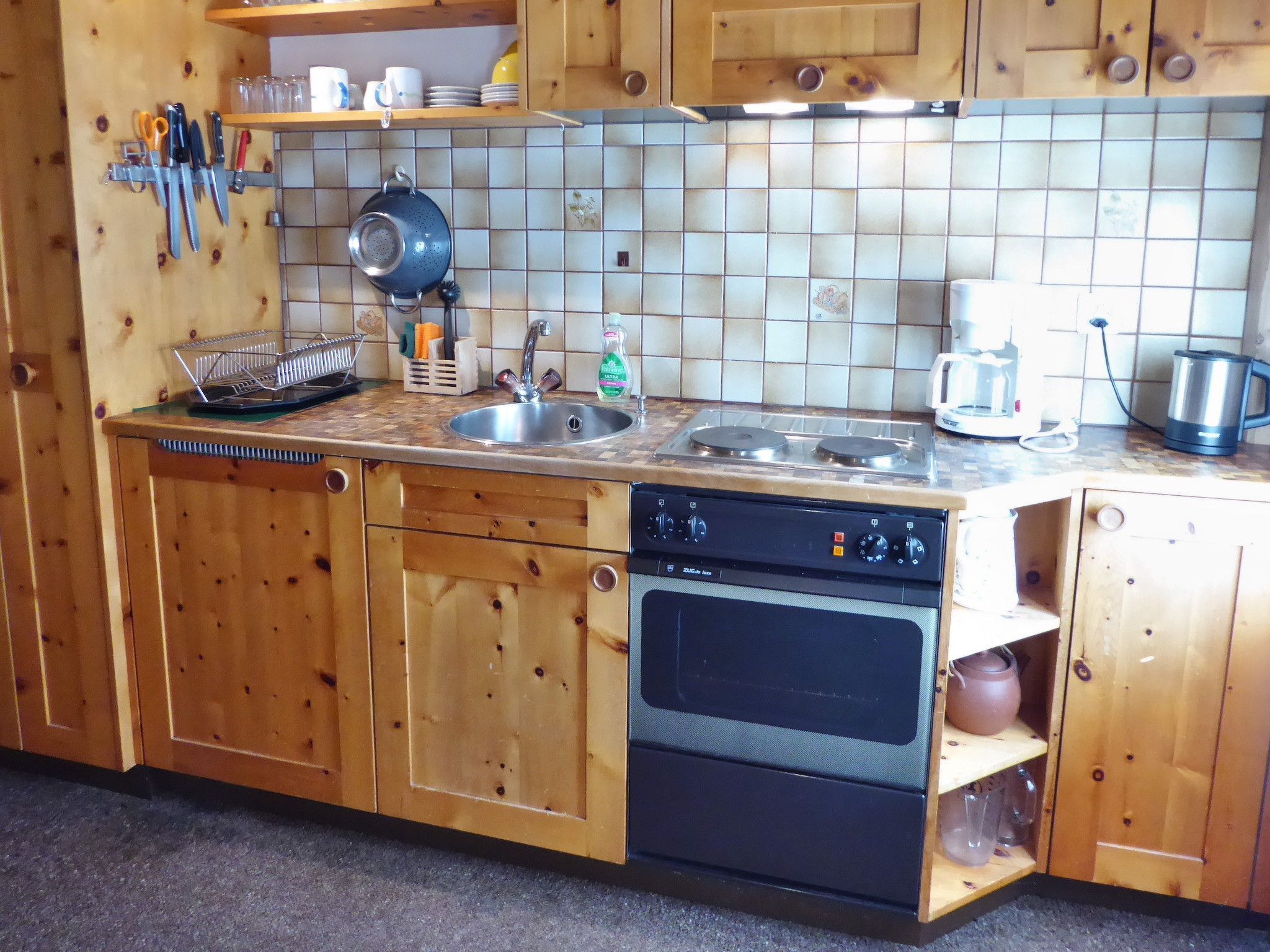 Appartement Chasa Pitsch, (Tschierv) – Cuisine et coin repas, photo 28 sur 33