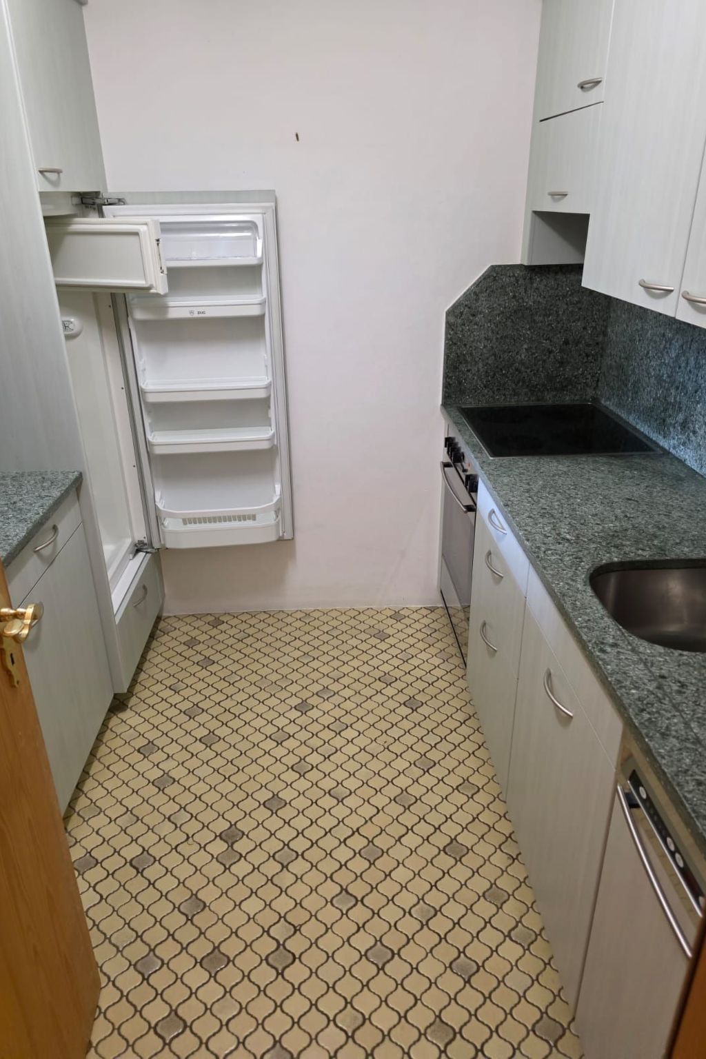 Appartement Chasa Grava 28, (Tschierv) – Cuisine et coin repas, photo 8 sur 21