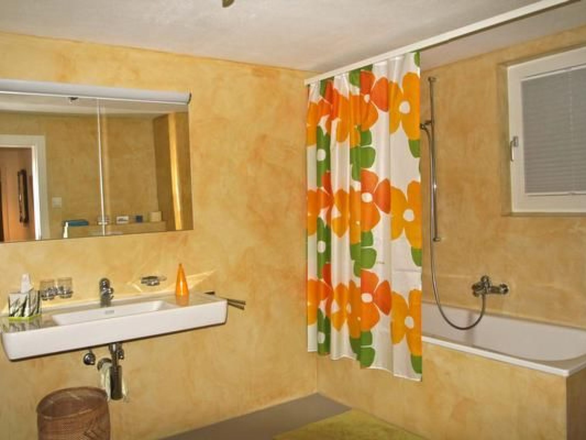 Appartement Chasa Gallas, (Tschierv) – Salle de bains, photo 13 sur 14