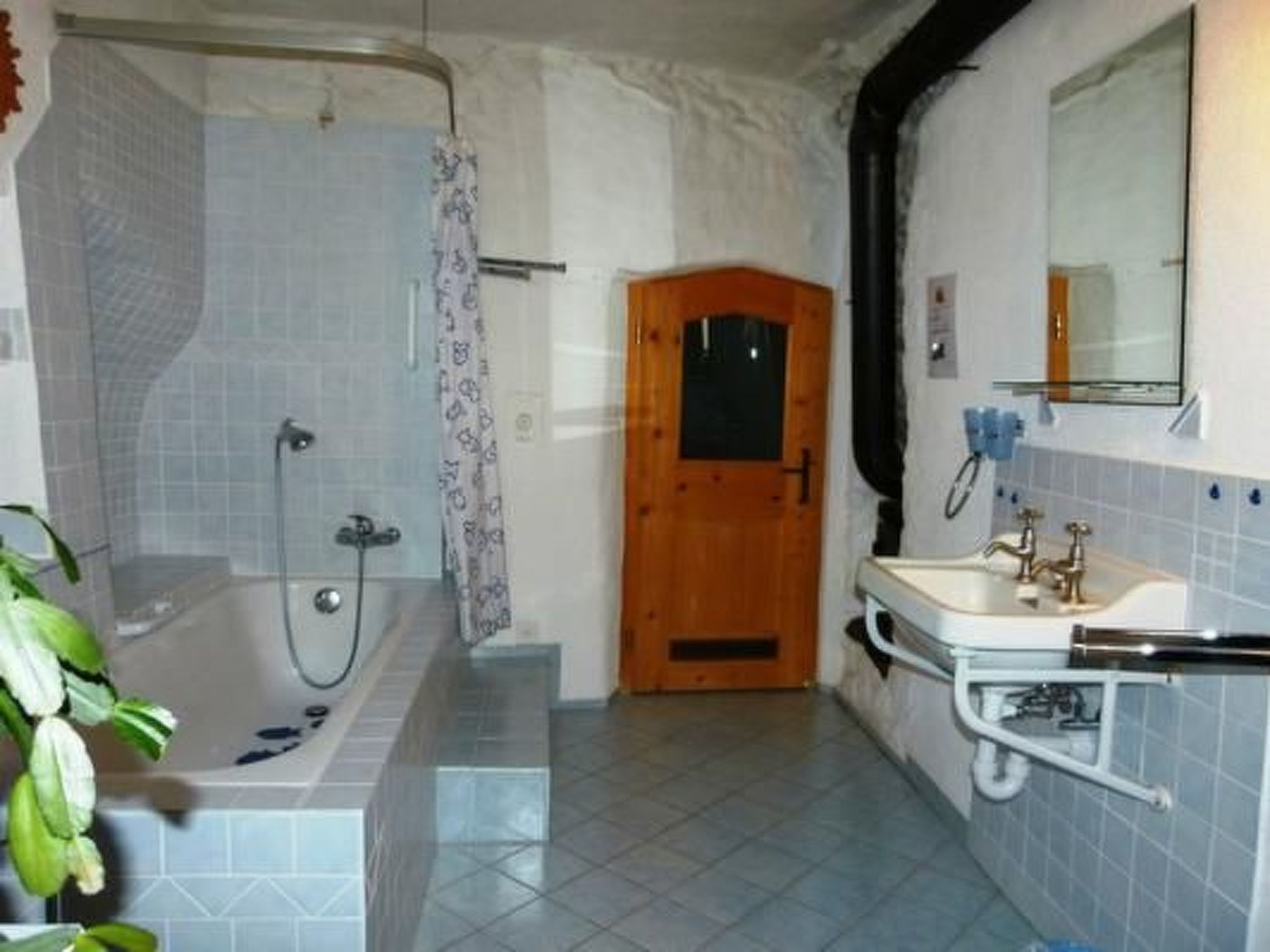 Appartement Melcher Jon & Brigitte - Bauernhaus, (Valchava) – Salle de bains, photo 13 sur 22