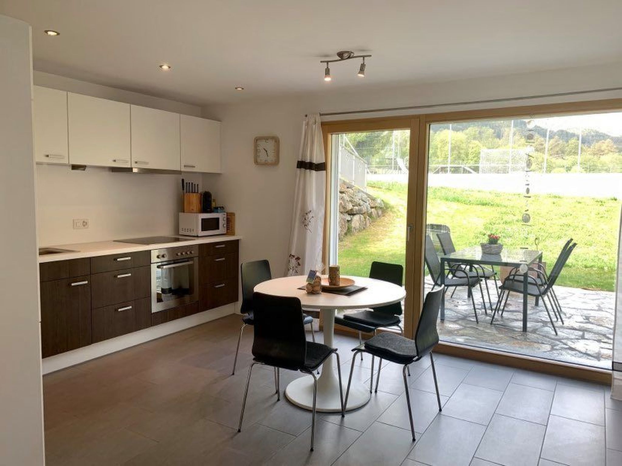 Appartement Chasa Sumovia, (Sta. Maria - Santa Maria Val Müstair) – Cuisine et coin repas, photo 12 sur 16