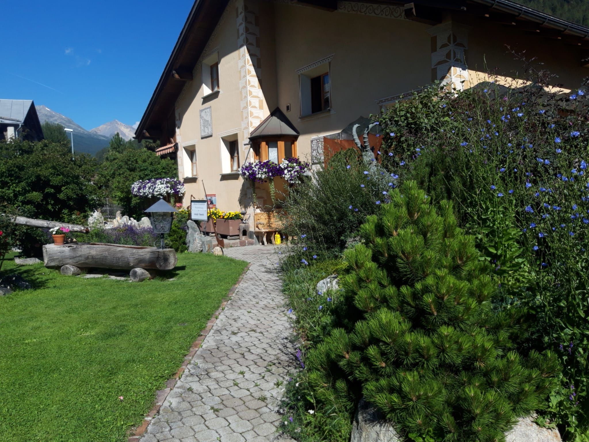 Mundaditschas, (Sta. Maria - Santa Maria Val Müstair). - Outside
