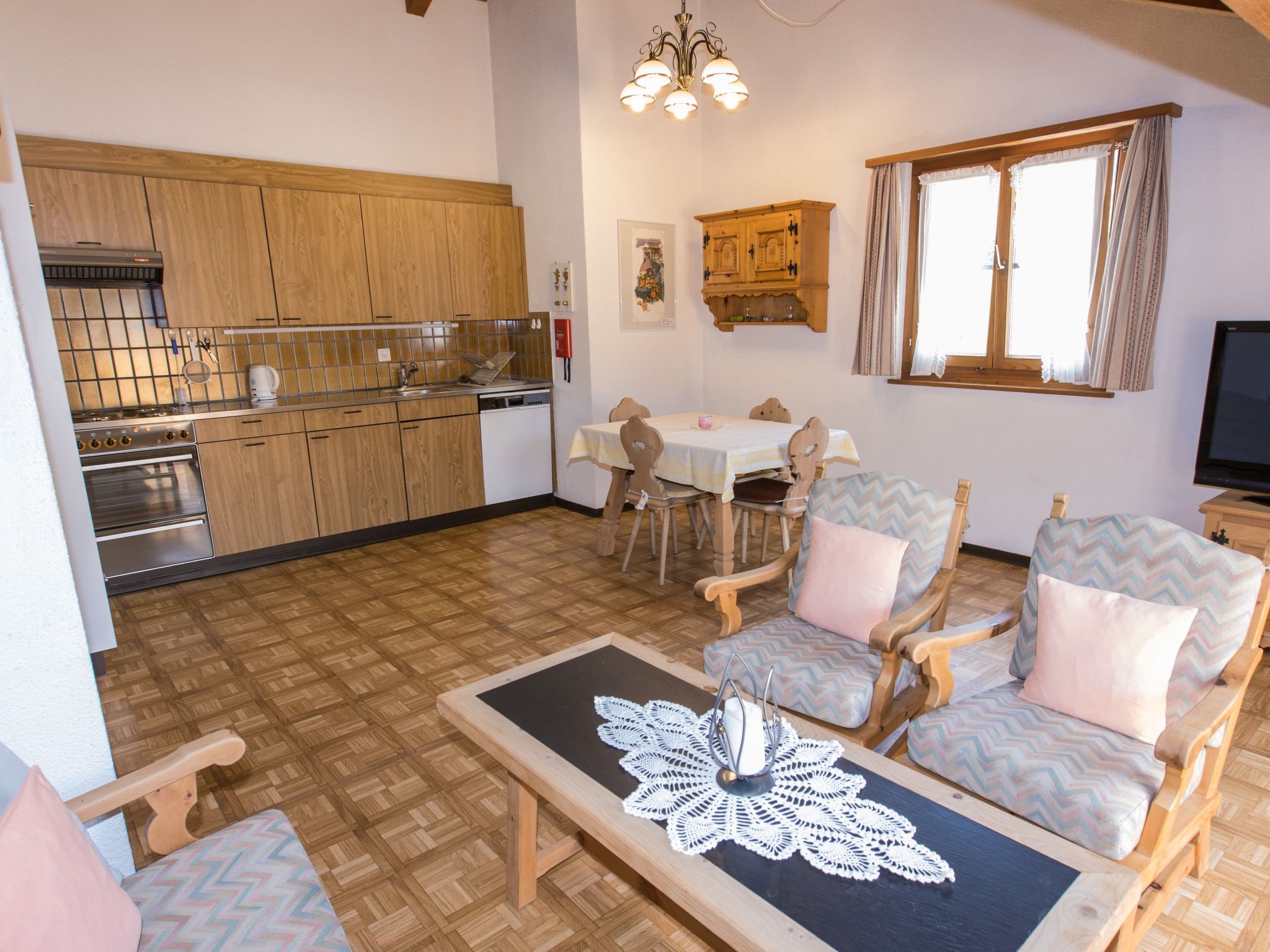 Appartement Mundaditschas, (Sta. Maria - Santa Maria Val Müstair) – Cuisine et coin repas, photo 25 sur 25