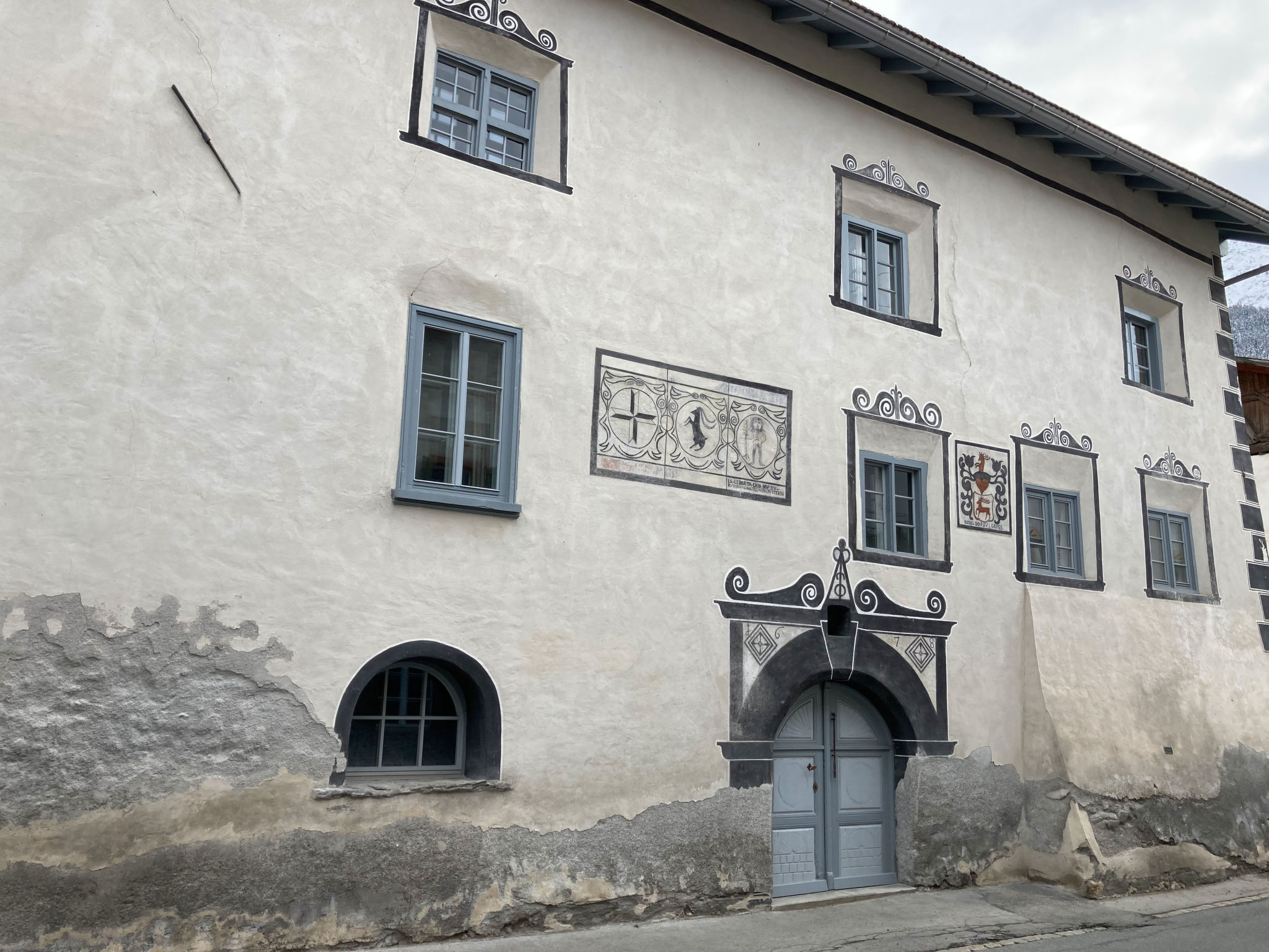 Banca Veglia, (Sta. Maria - Santa Maria Val Müstair). - Outside