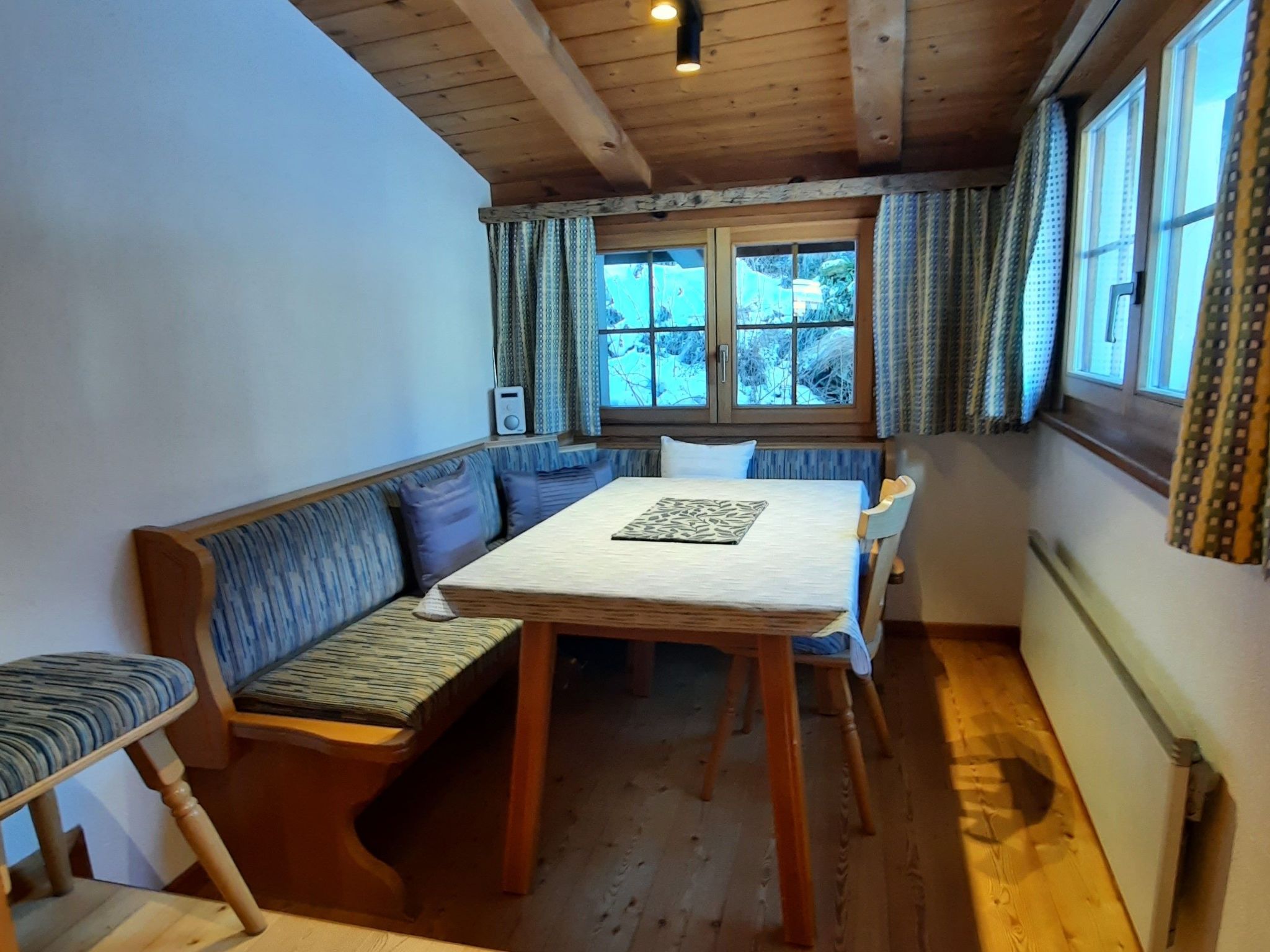 Appartement Chasa Solena, (Susch) – Cuisine et coin repas, photo 6 sur 12