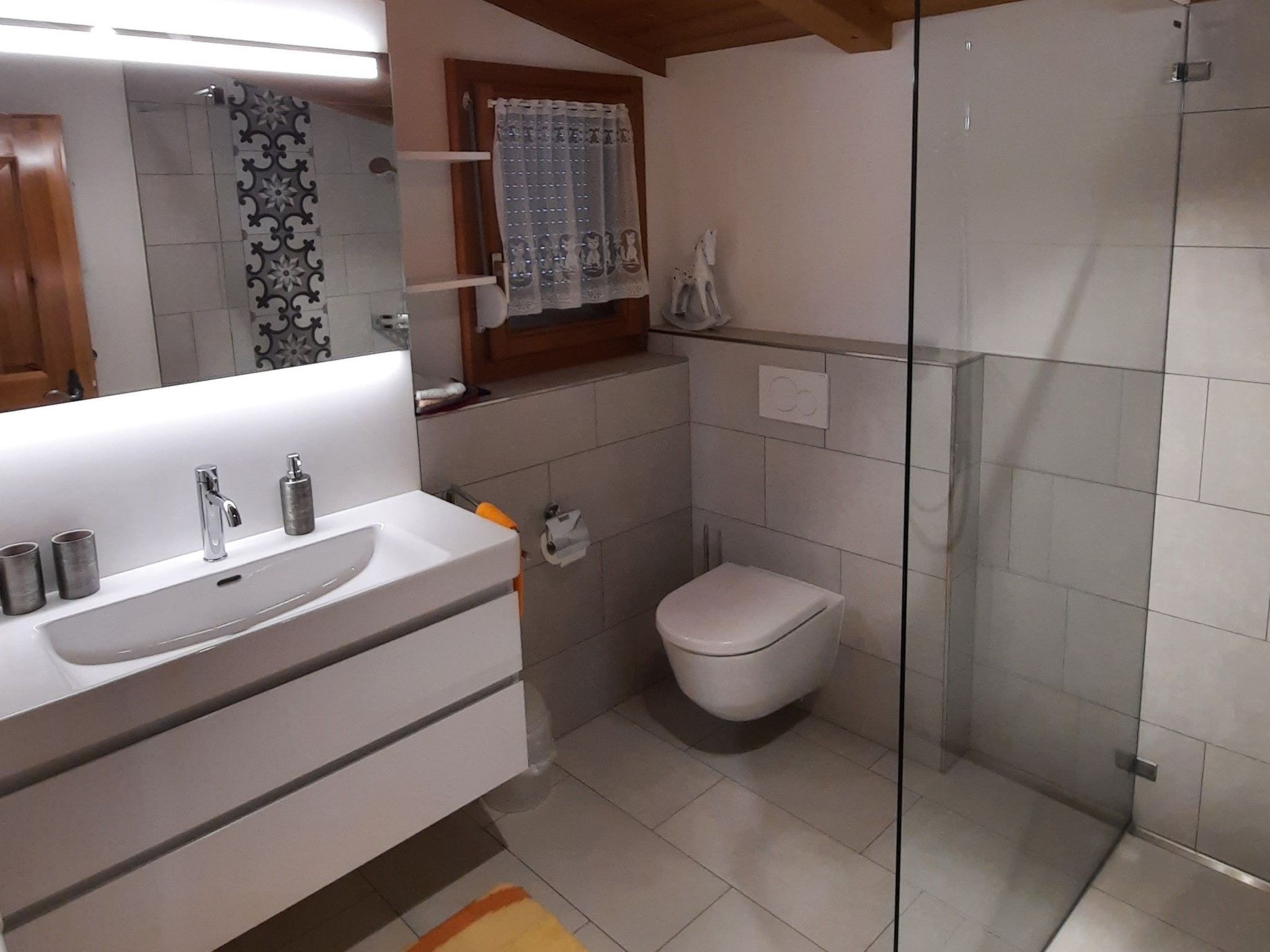 Appartement Chasa Solena, (Susch) – Salle de bains, photo 10 sur 12