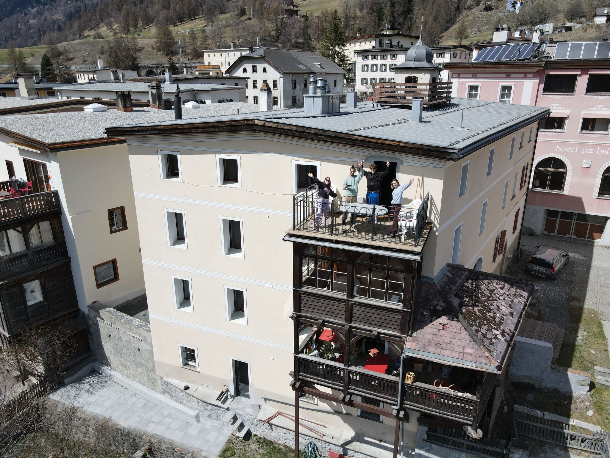 Am Dorfplatz Lavin, (Lavin). - Buiten