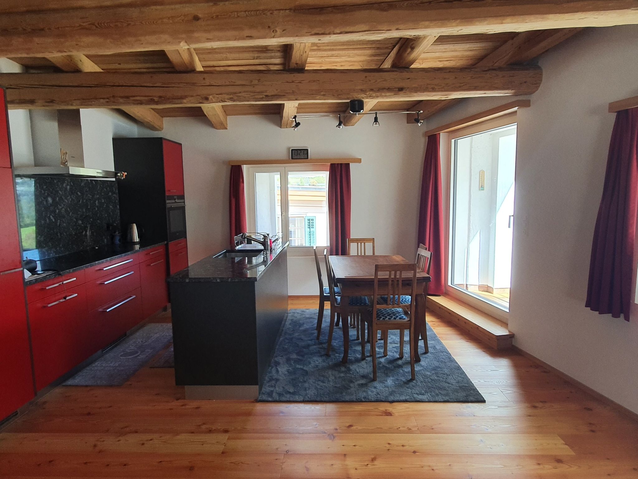 Am Dorfplatz Lavin, (Lavin).