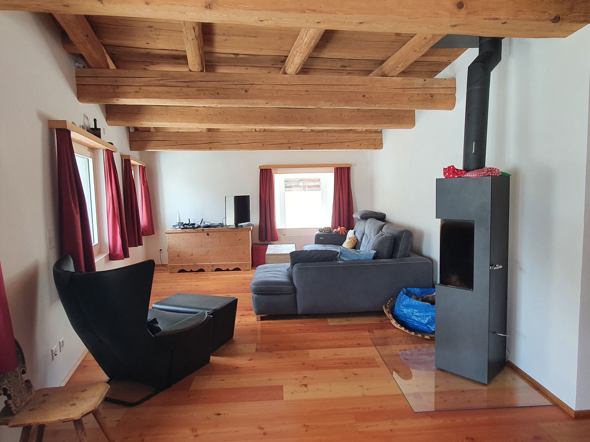 Am Dorfplatz Lavin, (Lavin).