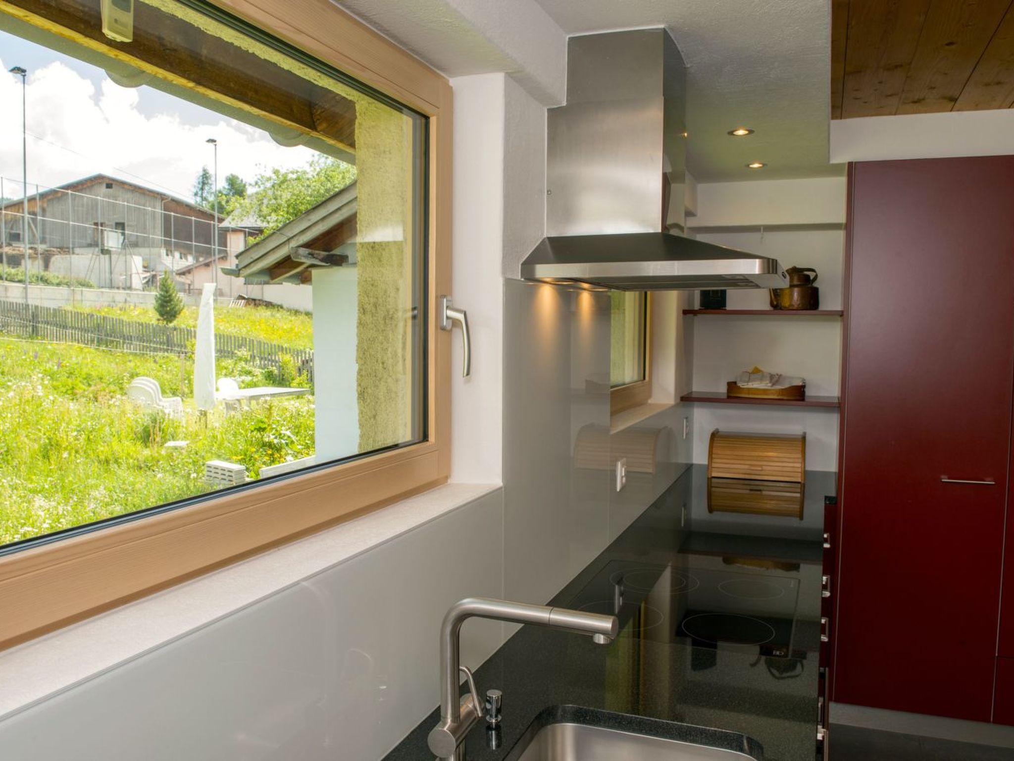 Appartement Chasa Tablà, (Guarda) – Cuisine et coin repas, photo 22 sur 27