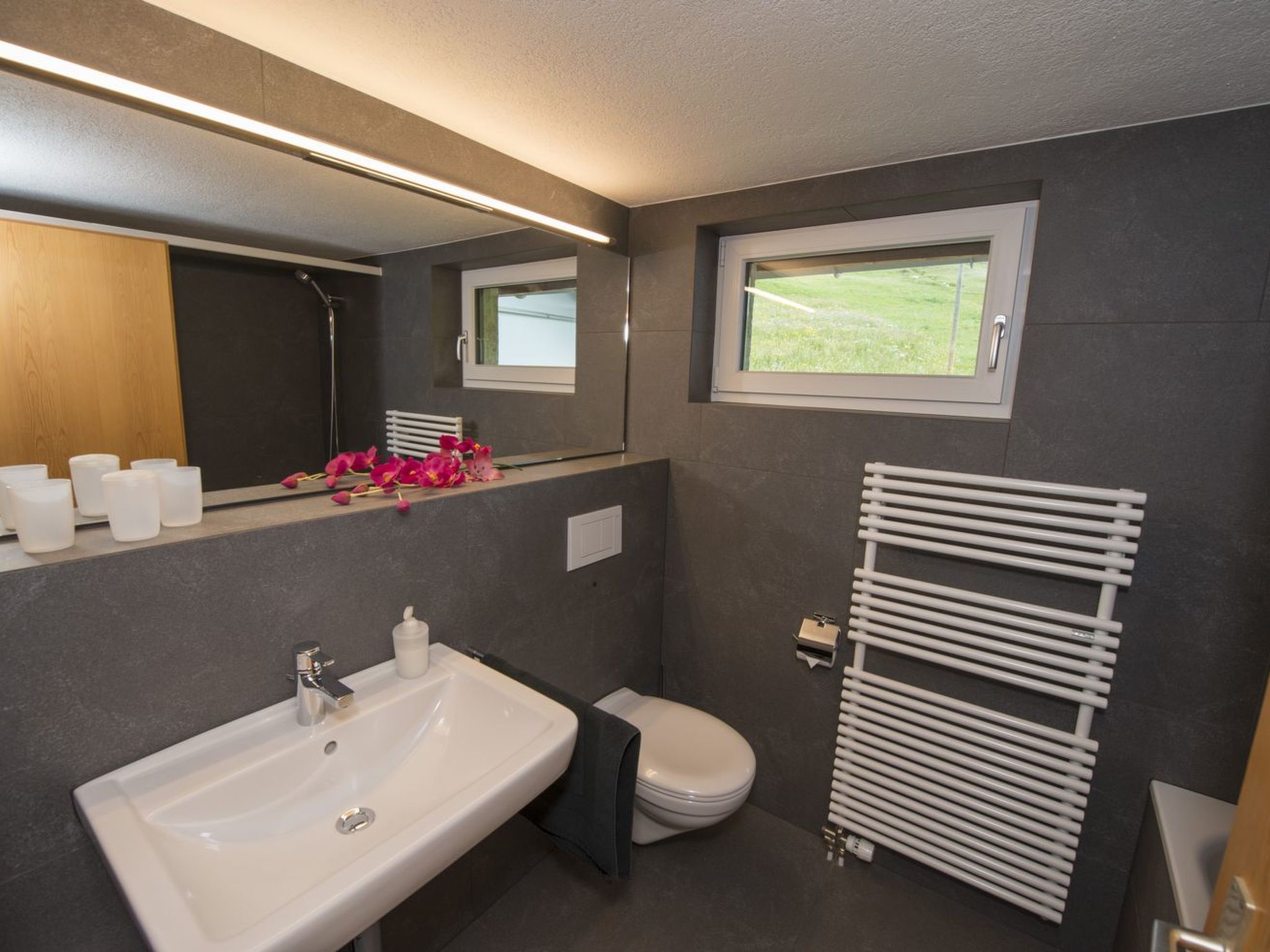 Appartement Chasa Tablà, (Guarda) – Salle de bains, photo 16 sur 27