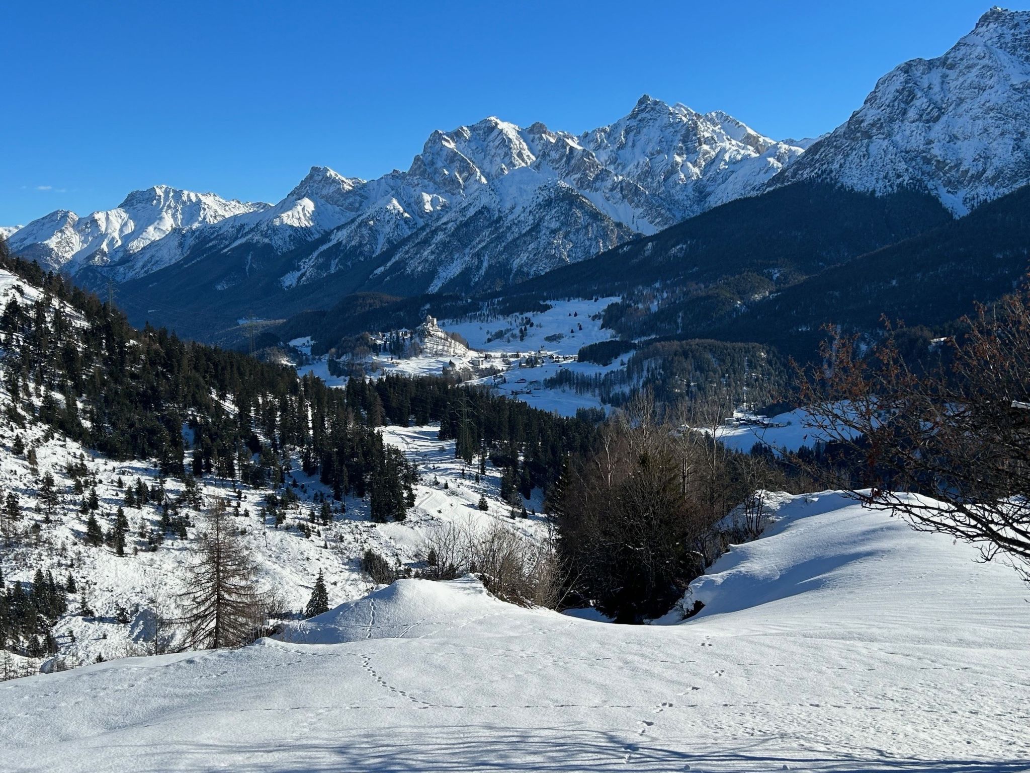 Chasa Stupan 1. Obergeschoss, (Ardez). - Buiten
