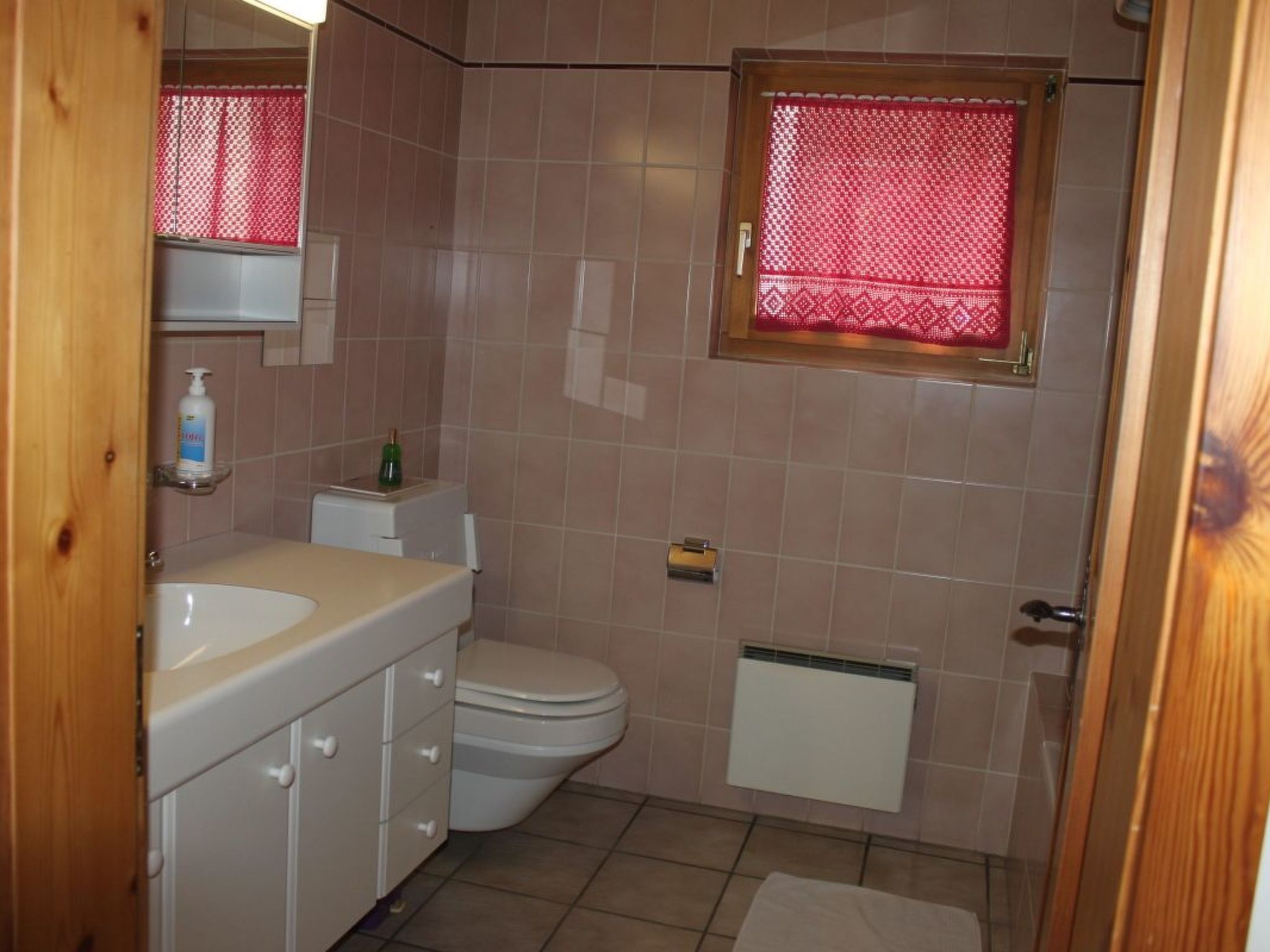 Appartement Chasa Crusch 117, (Ardez) – Salle de bains, photo 8 sur 20