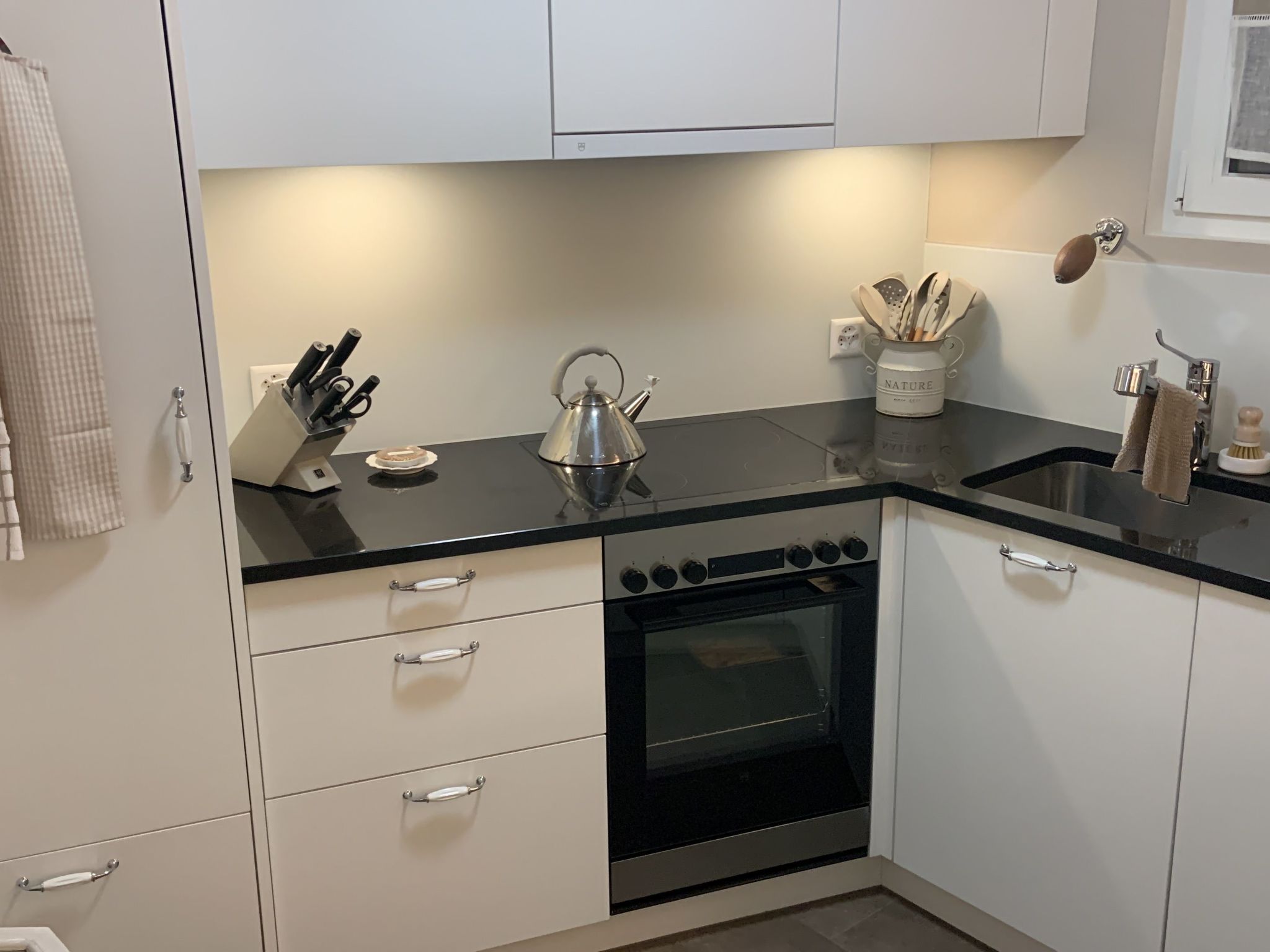 Appartement Chasa Tusa 1, (Scuol) – Cuisine et coin repas, photo 7 sur 25