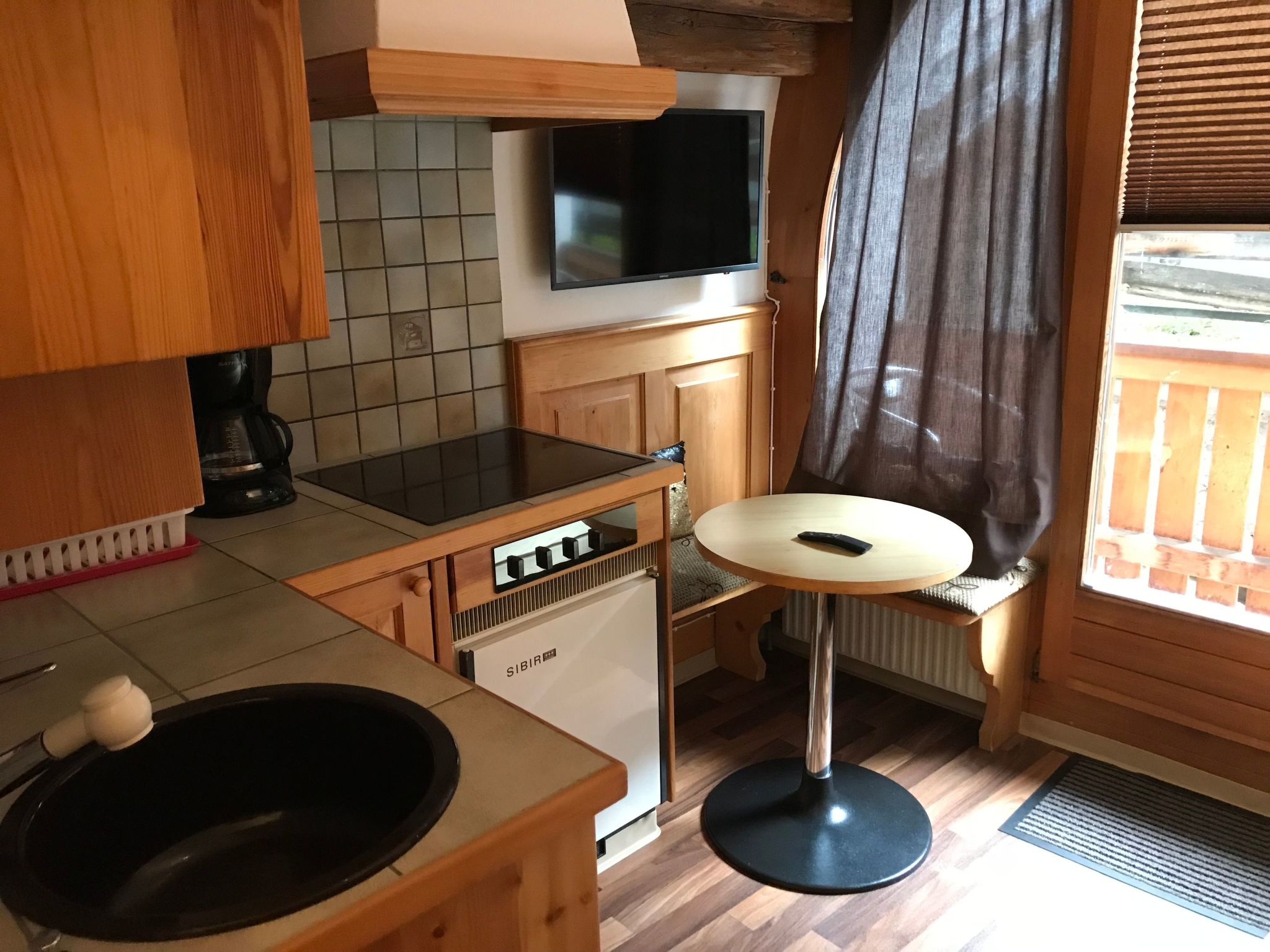 Appartement Ferienwohnungen Chasa Valär, (Scuol) – Cuisine et coin repas, photo 9 sur 16