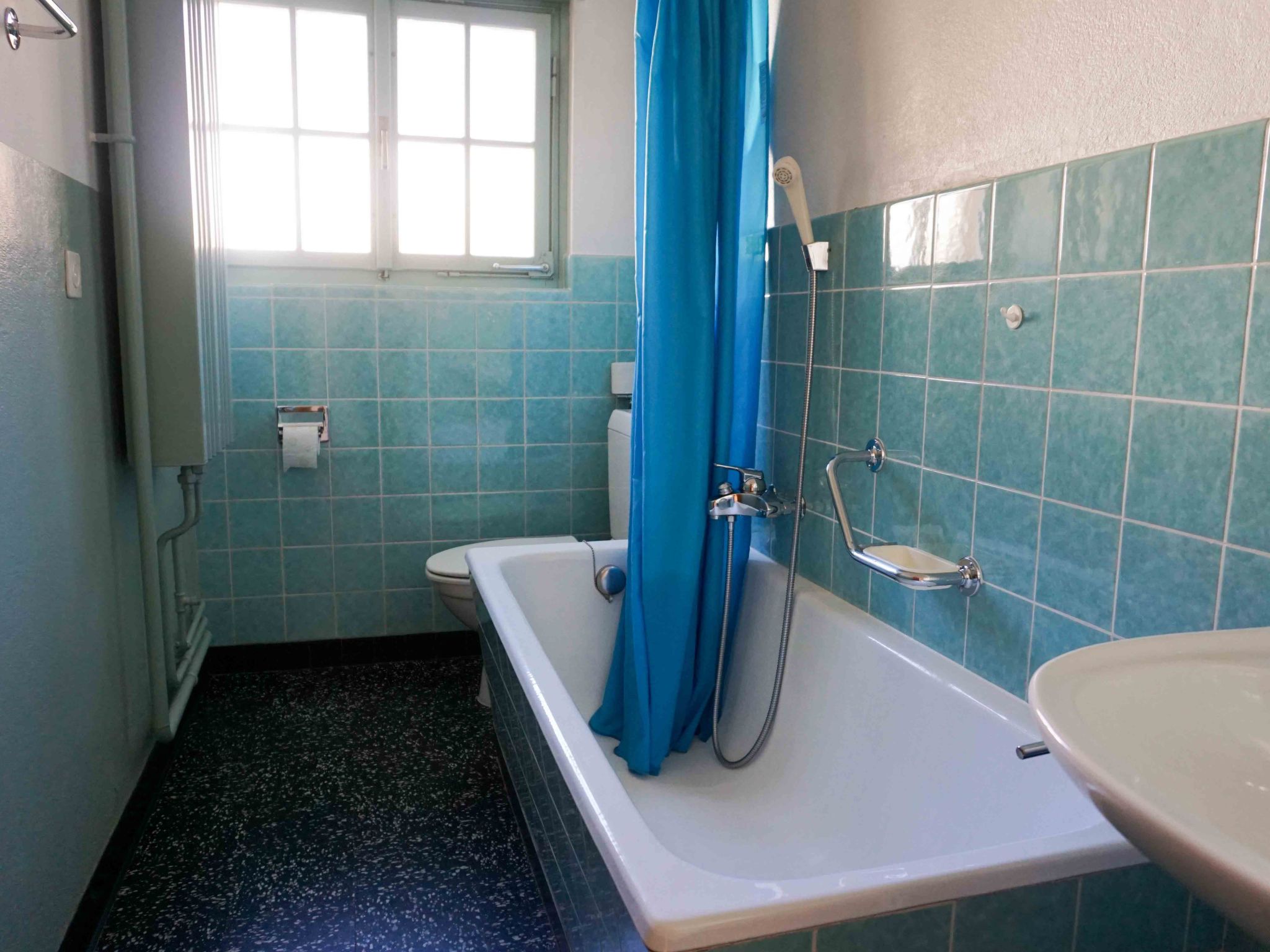 Appartement Ferienhaus Chasa Allegra, (Scuol) – Salle de bains, photo 11 sur 29