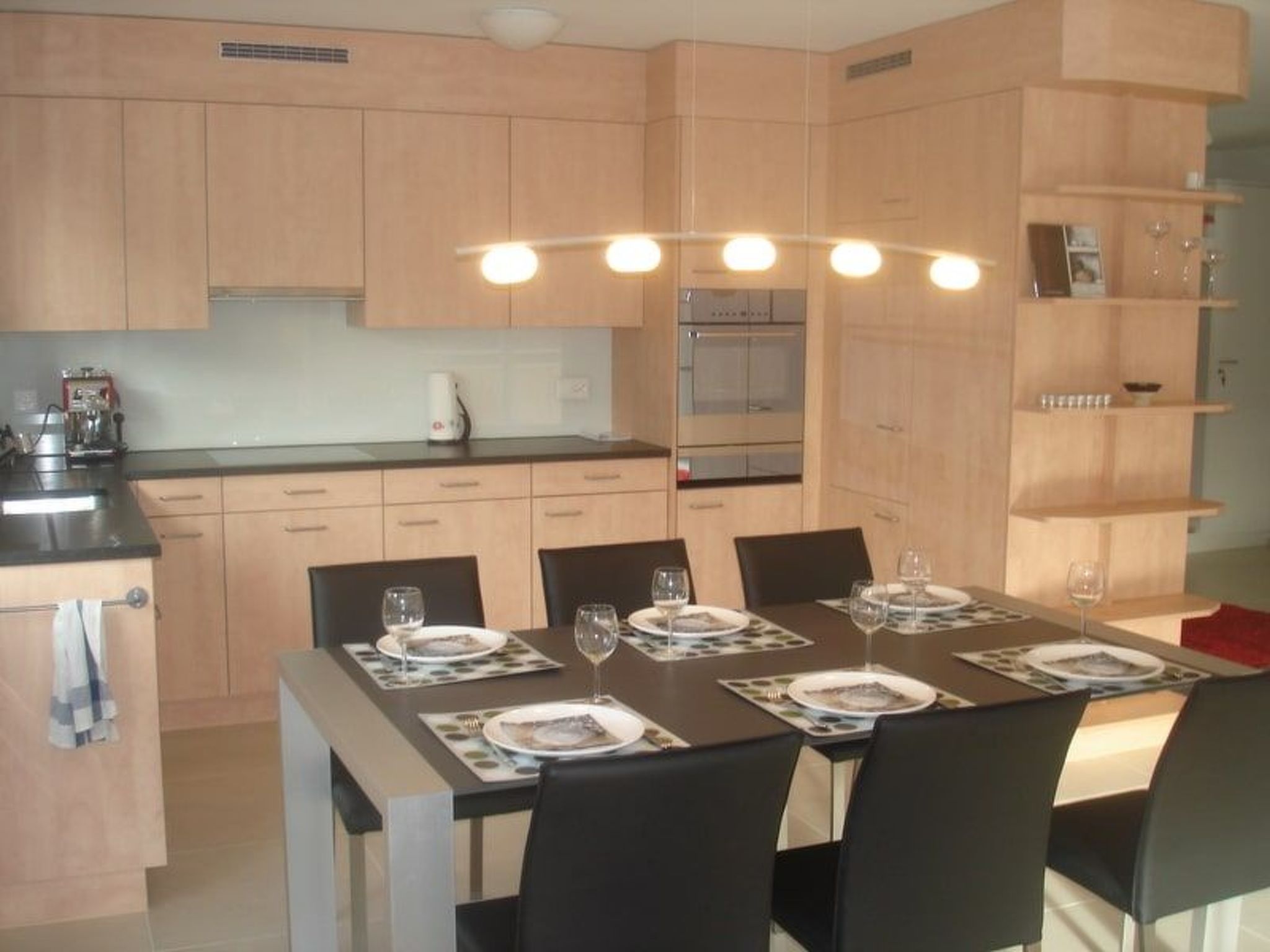 Appartement Via da Liuns 790, (Scuol) – Cuisine et coin repas, photo 8 sur 18