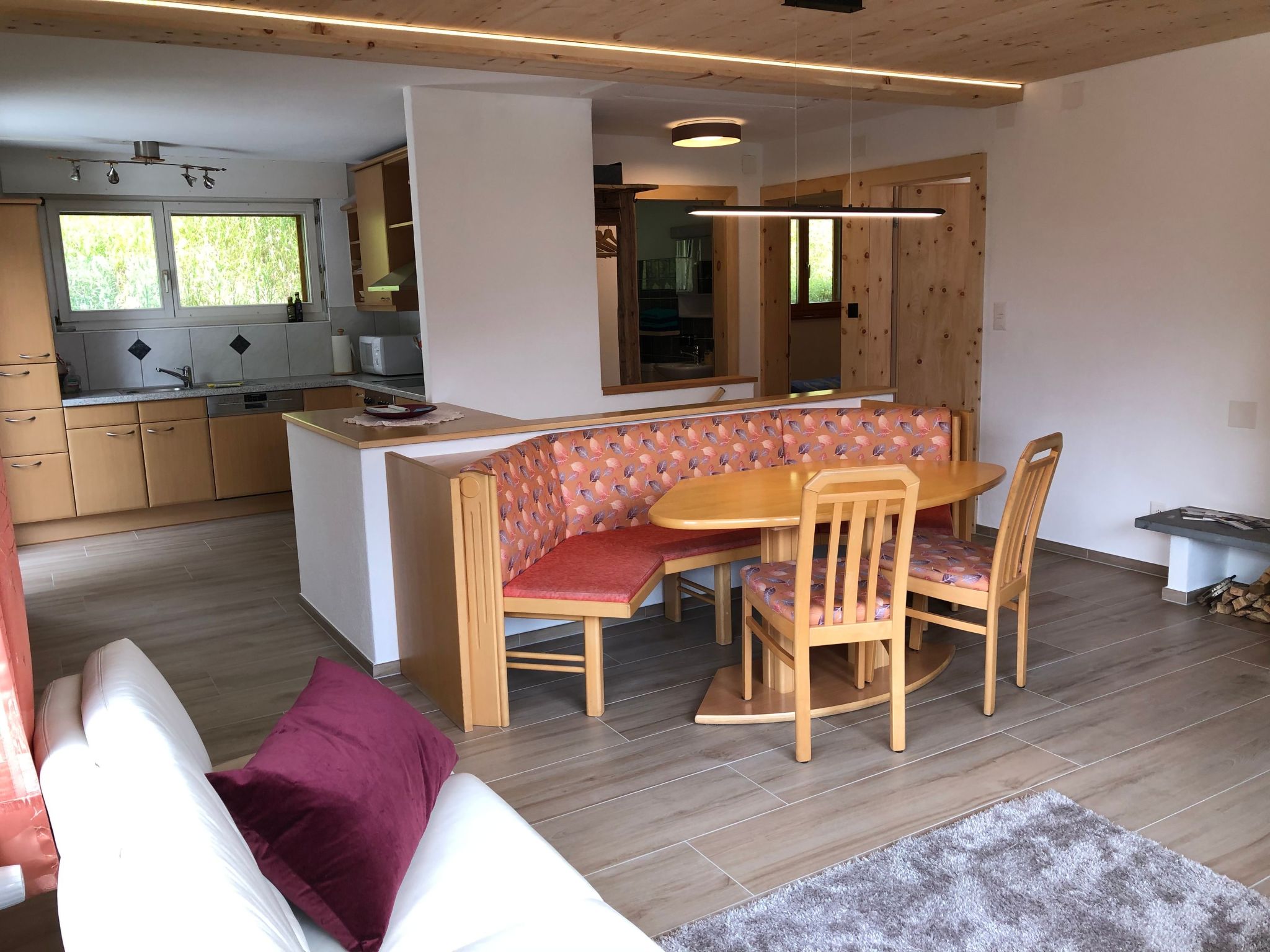 Appartement Chasa Beliur, (Scuol) – Cuisine et coin repas, photo 6 sur 14