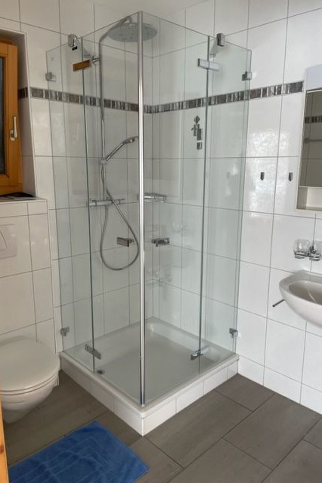 Appartement Chasa Mundin ****, (Scuol) – Salle de bains, photo 6 sur 8