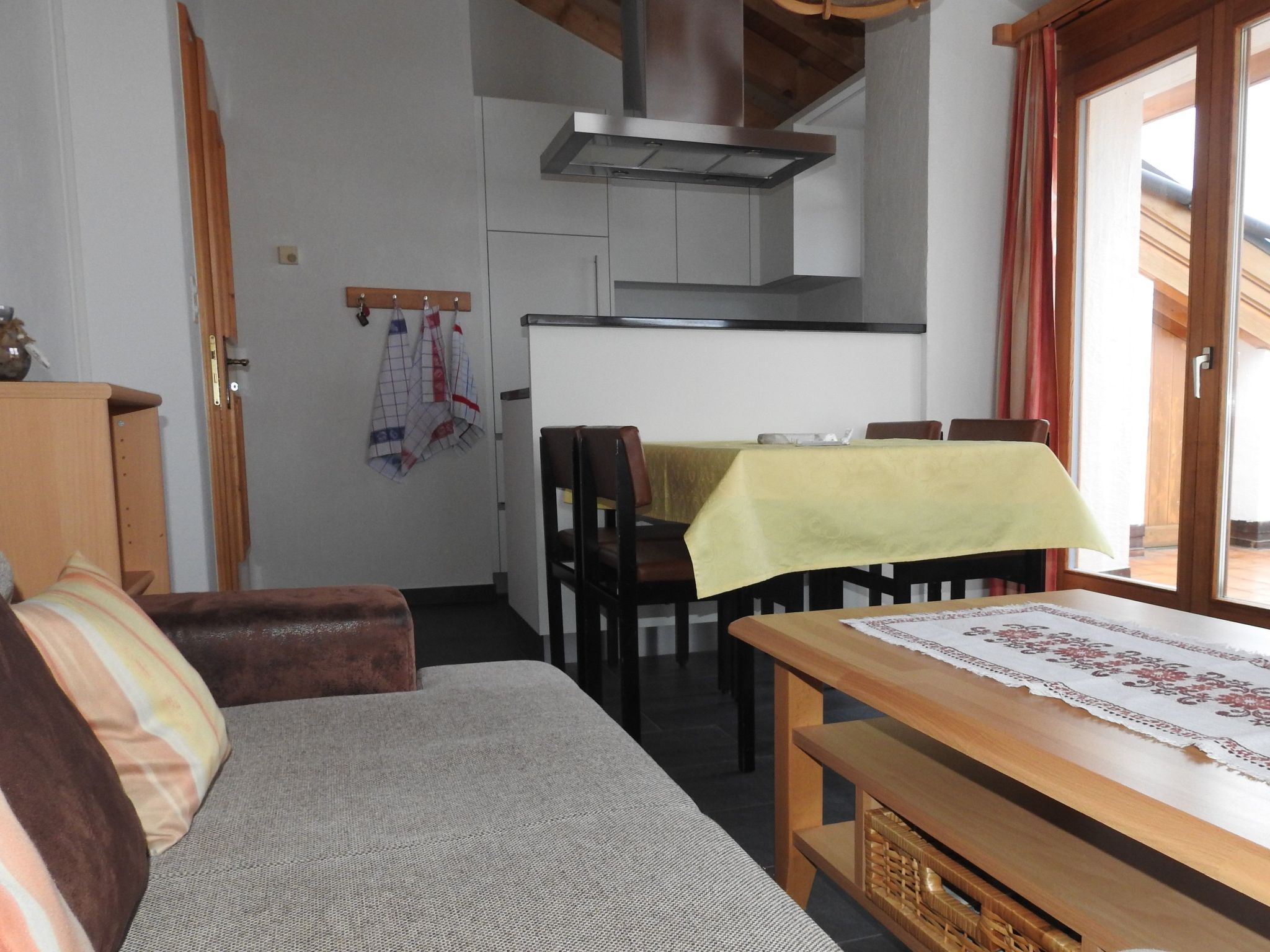 Appartement Via da Pedra Grossa 427A, (Scuol) – Cuisine et coin repas, photo 11 sur 22
