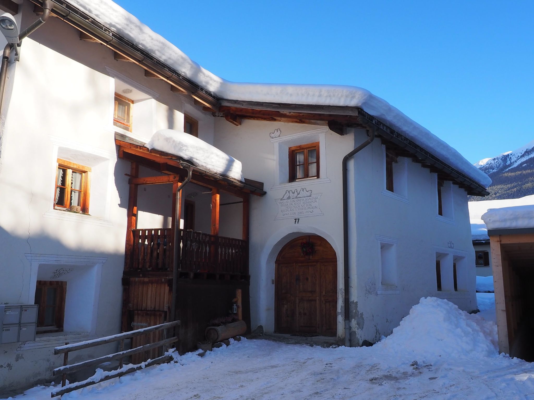 Chasa dals culombs, (Scuol).