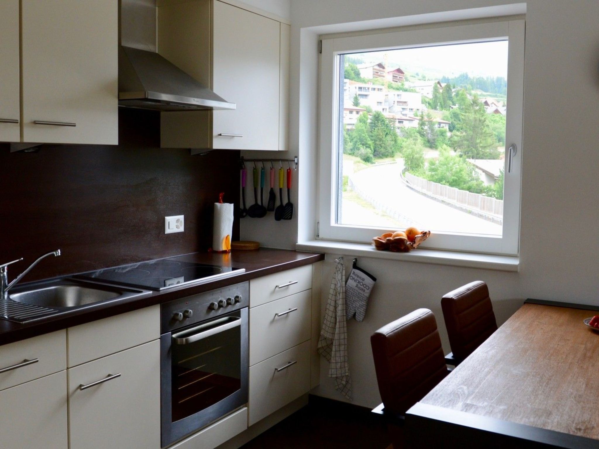 Appartement Chasa Rachögna, (Scuol) – Cuisine et coin repas, photo 21 sur 23