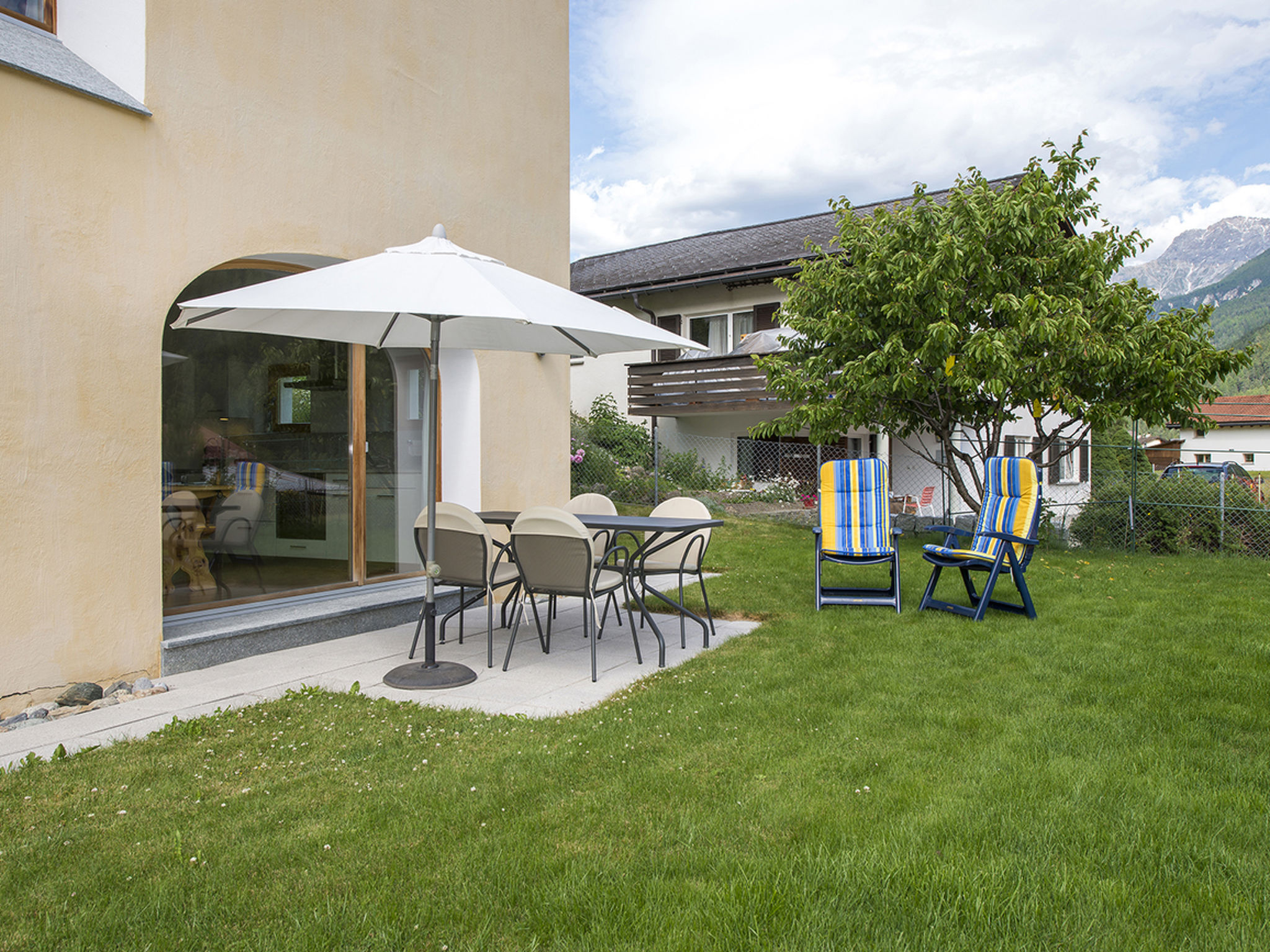 Haus Betschart, (Scuol) - Buiten