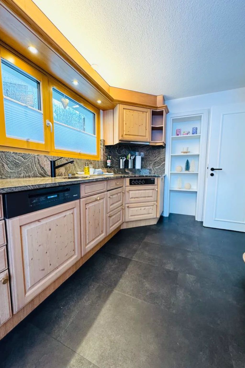 Appartement Haus Bergjuwel Aura, (Scuol) – Cuisine et coin repas, photo 8 sur 26