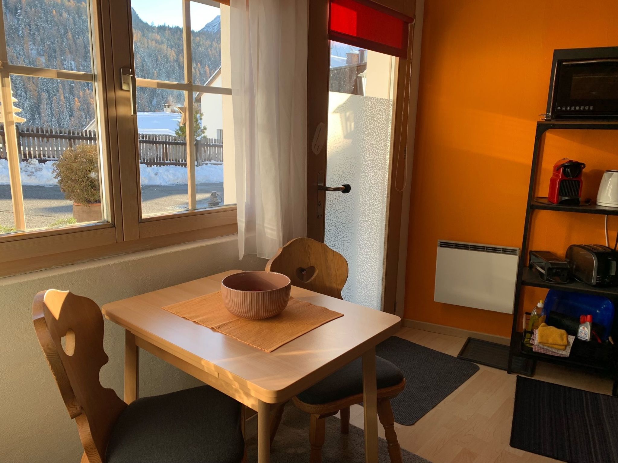 Appartement Chasa Bazzi, (Scuol) – Cuisine et coin repas, photo 8 sur 49