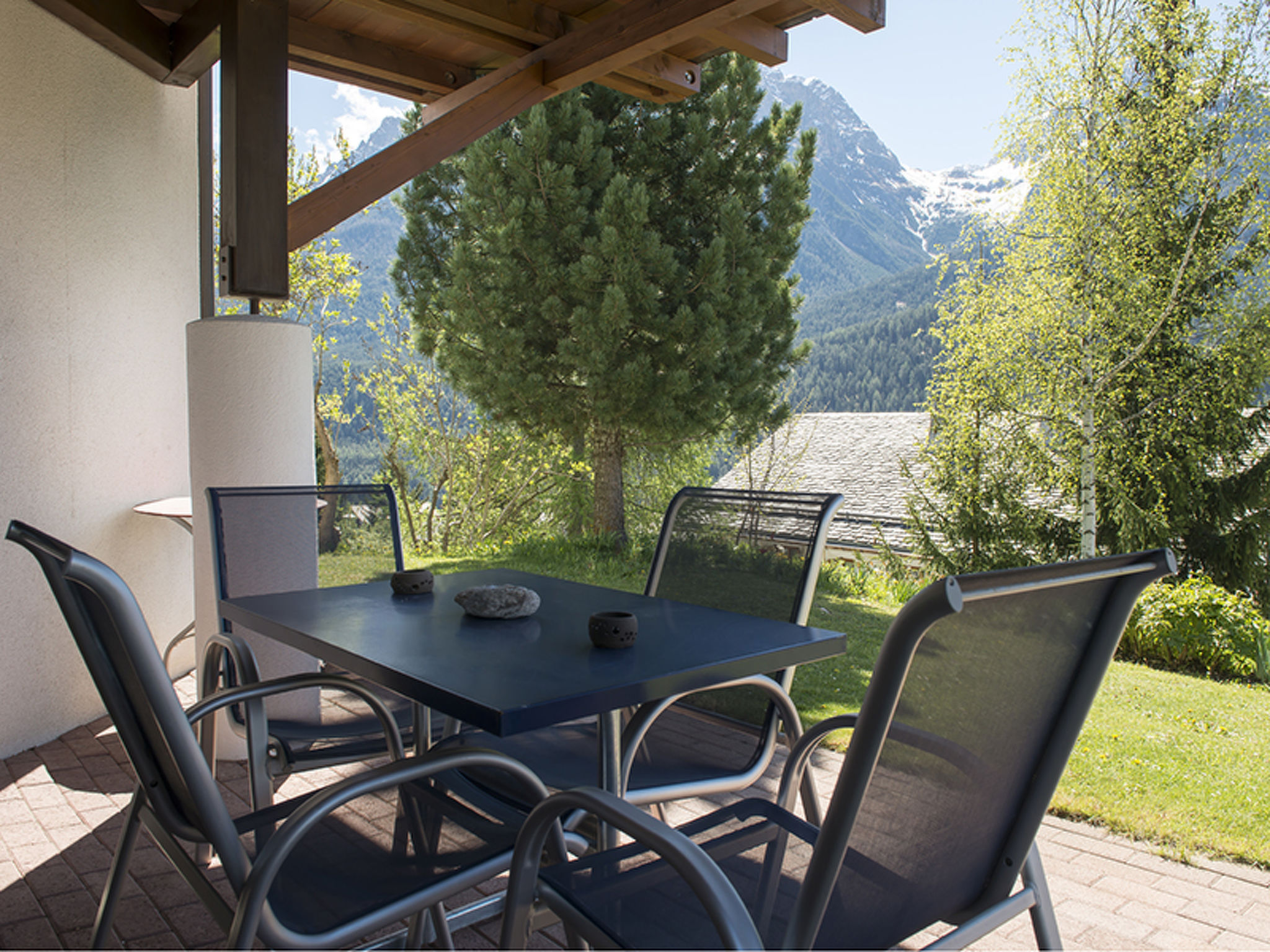 Chasa Bainvgnü, (Scuol) - Draußen