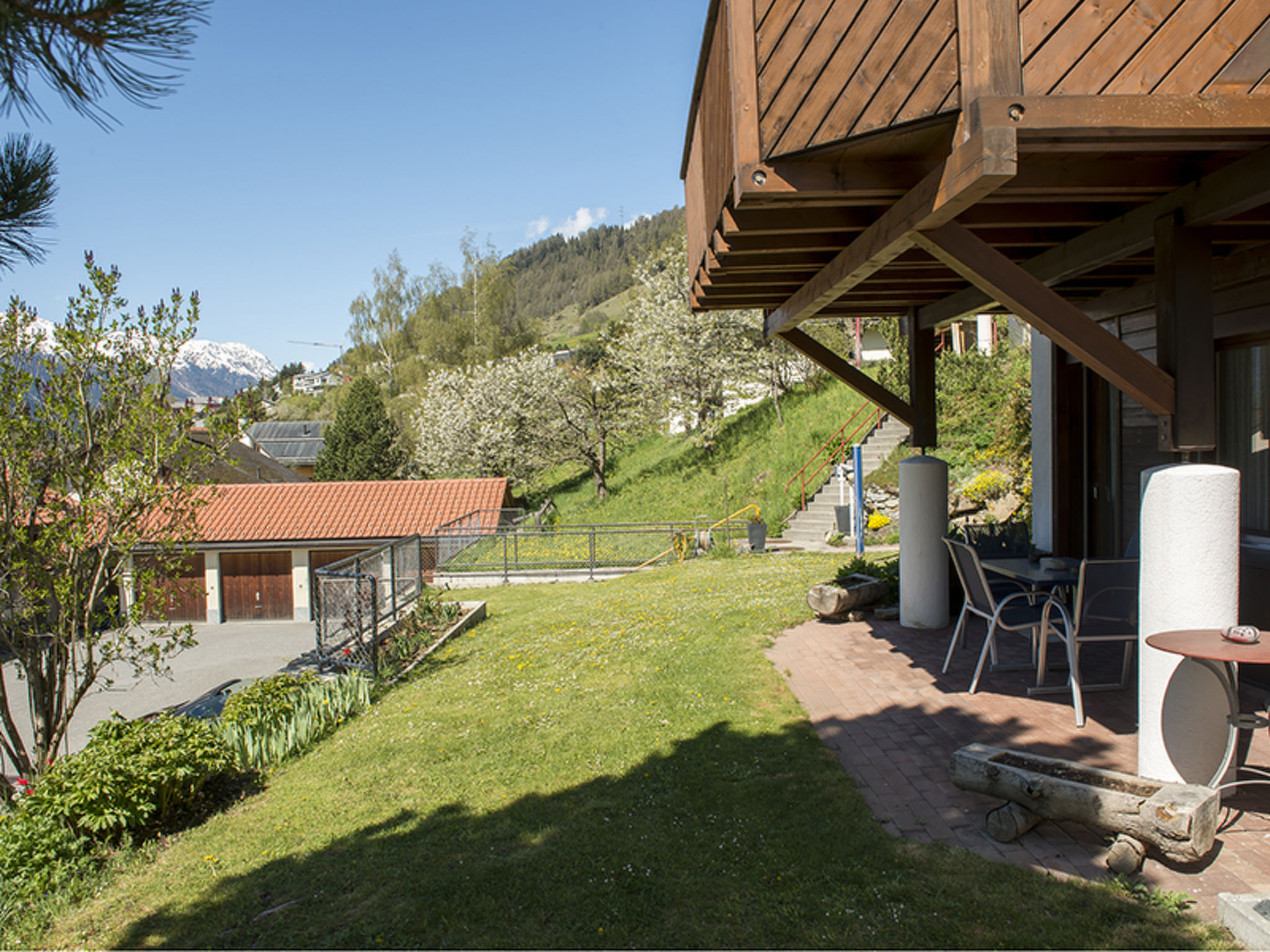 Chasa Bainvgnü, (Scuol) - Draußen