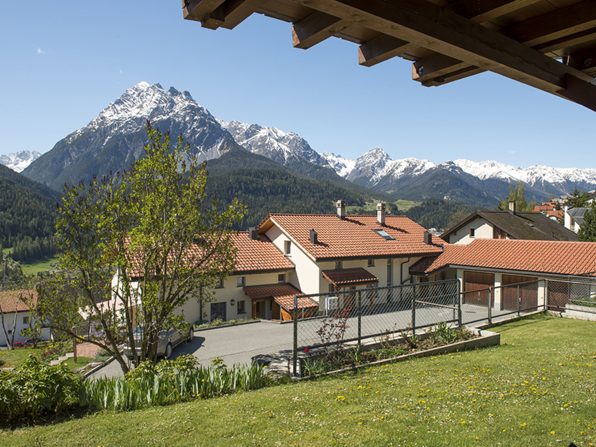 Chasa Bainvgnü, (Scuol) - Draußen