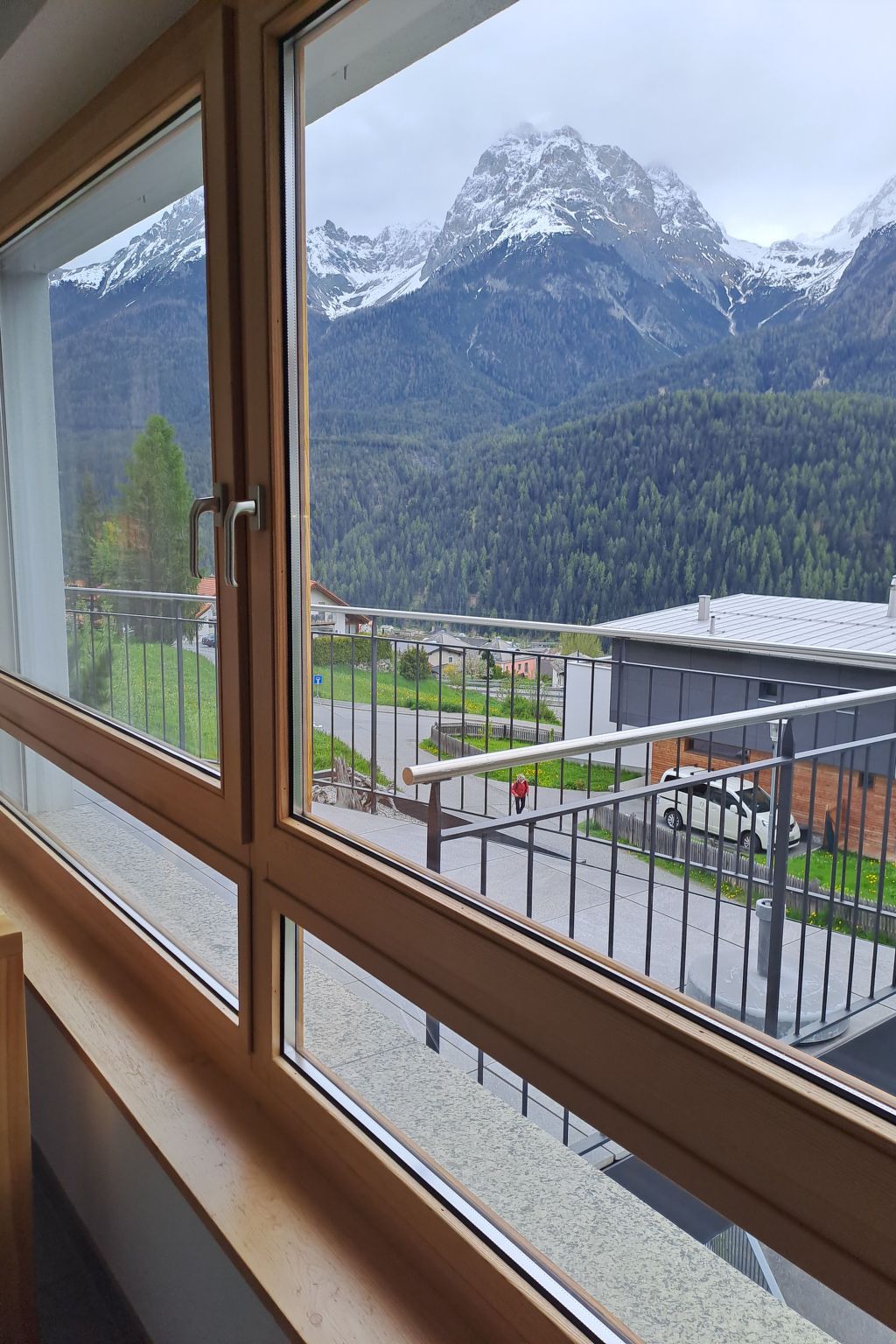 Appartement Chasa Azura, (Scuol) – Cuisine et coin repas, photo 22 sur 38