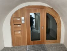 Knusse studio aan de skipiste in Scuol met uitzicht op bergen en meer - thumbnail 1