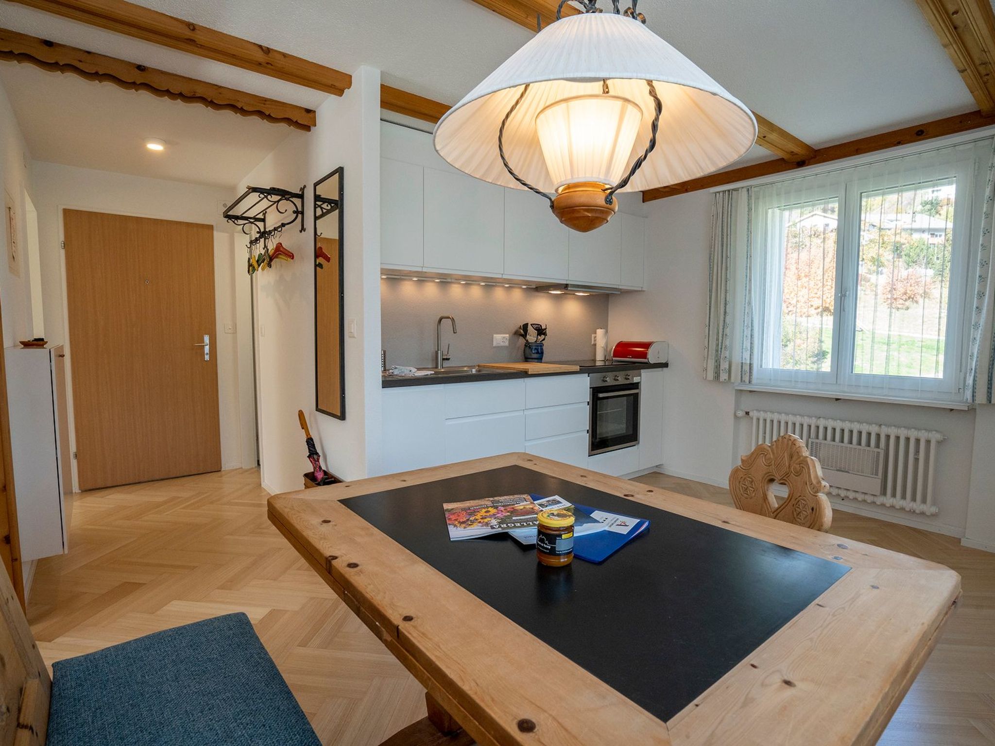 Appartement FURTÜNADA, (Scuol) – Cuisine et coin repas, photo 9 sur 21