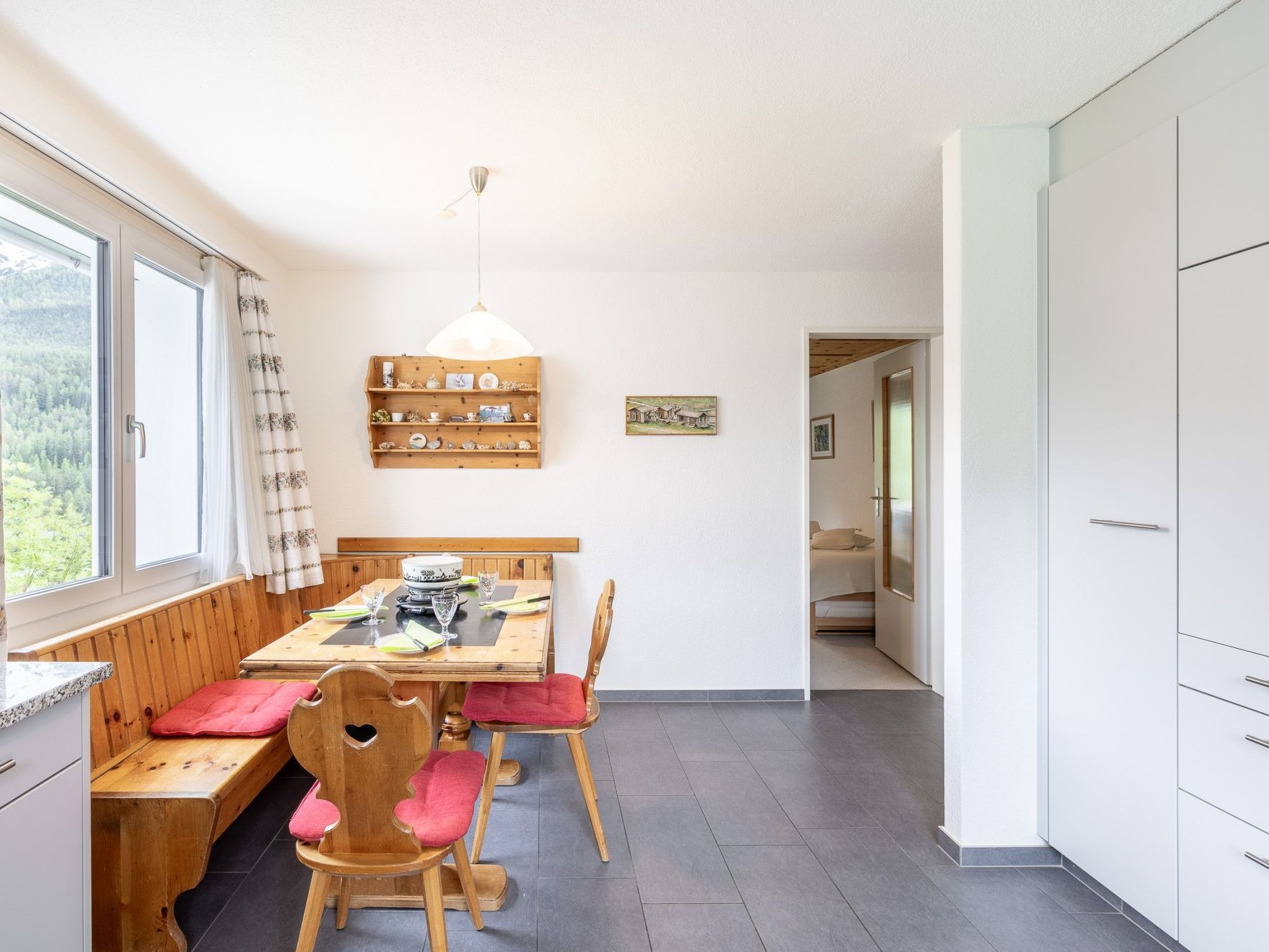 Appartement WÜEST, (Scuol) – Cuisine et coin repas, photo 20 sur 24