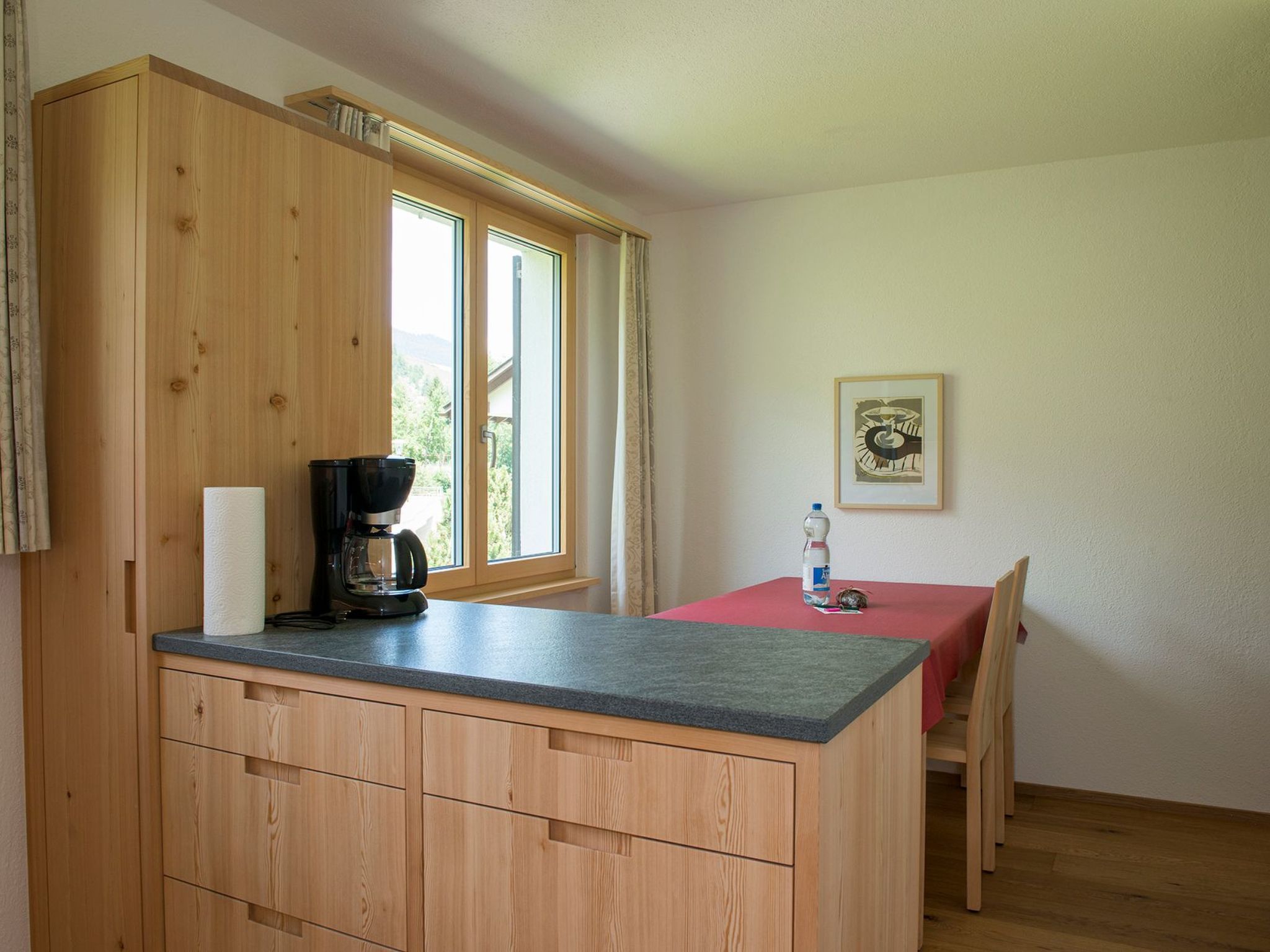 Appartement LANIUS, (Scuol) – Cuisine et coin repas, photo 19 sur 22