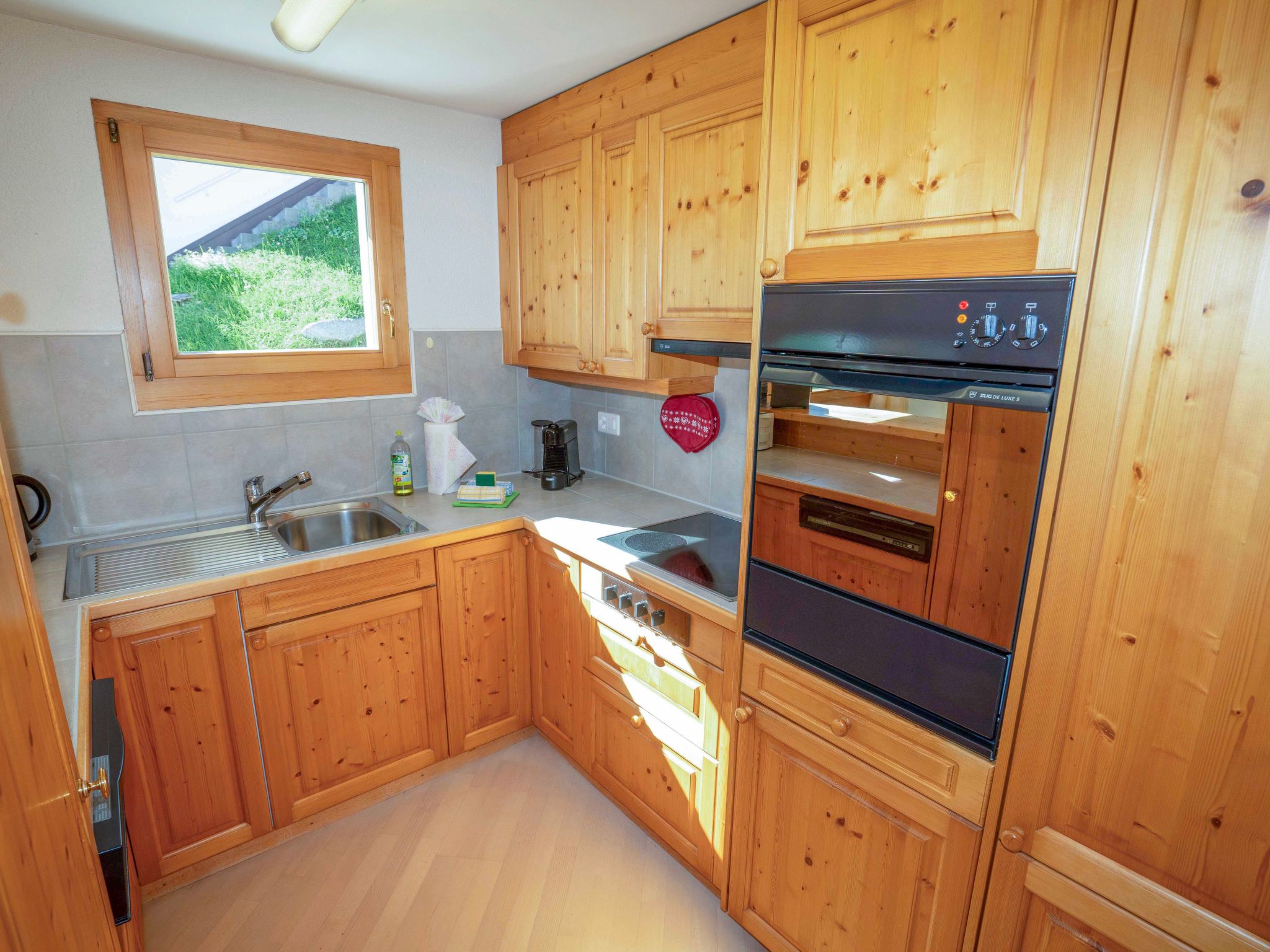 Appartement ENZ, (Scuol) – Cuisine et coin repas, photo 18 sur 25