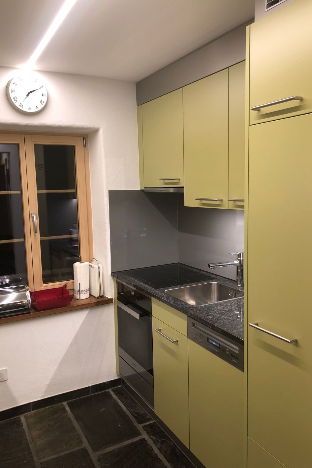 Appartement Mugliner 117A, (Ftan) – Cuisine et coin repas, photo 13 sur 20