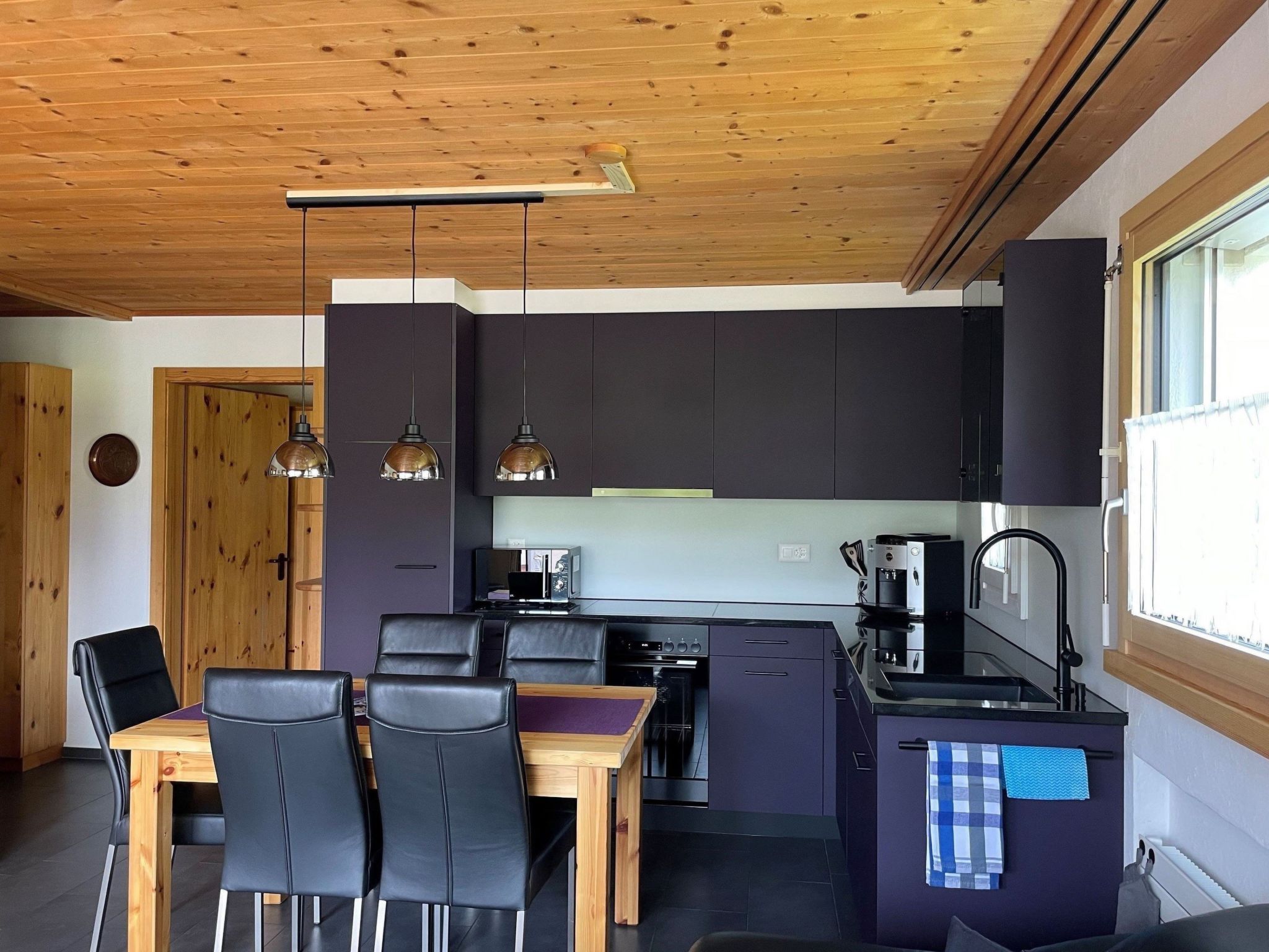 Appartement Chasa Cumulus/HP Ferienwohnung Sainas 139 A, (Ftan) – Cuisine et coin repas, photo 12 sur 37