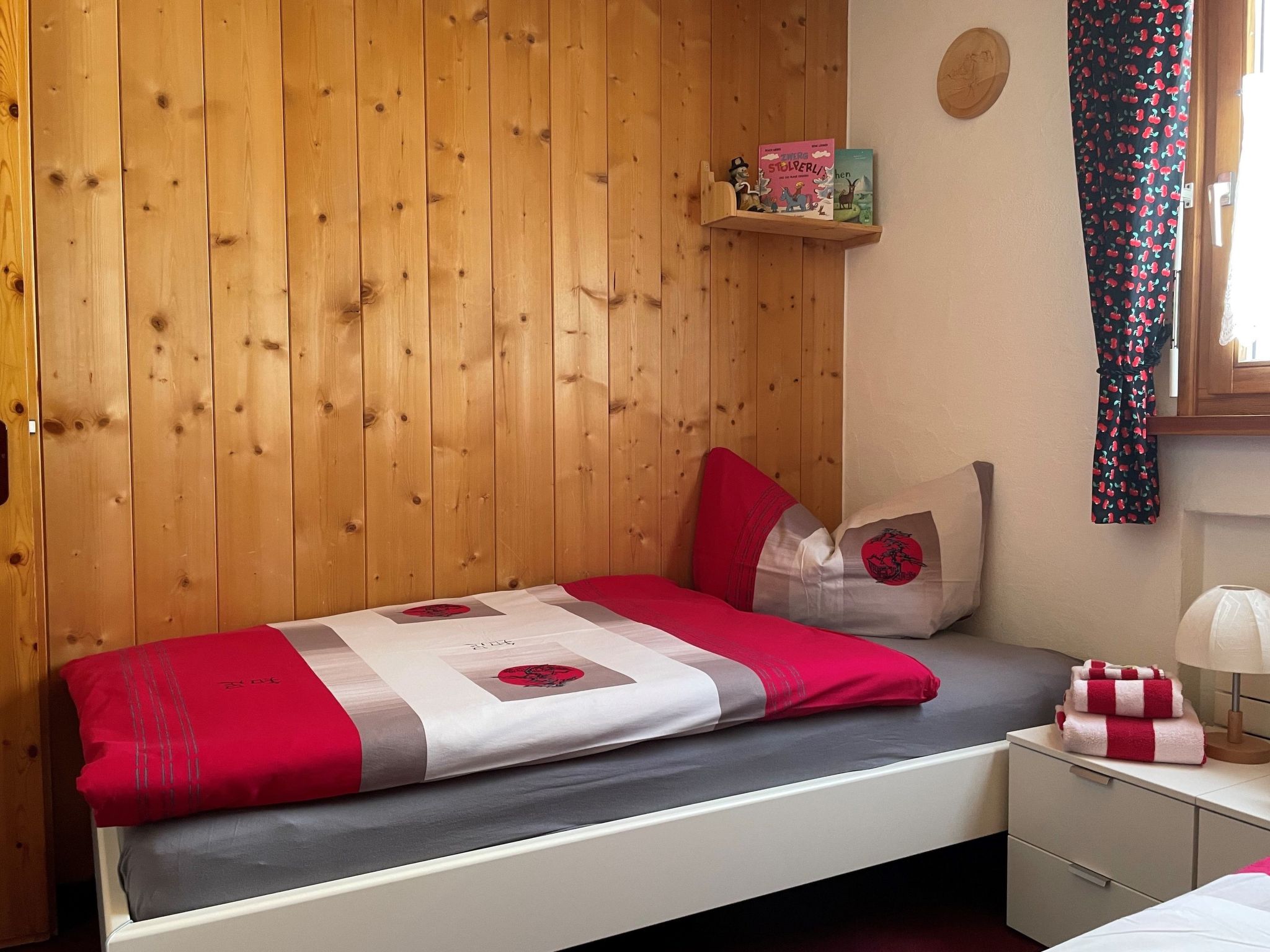 Appartement Chasa Cumulus/HP Ferienwohnung Sainas 139 A, (Ftan) – Chambre, photo 5 sur 37