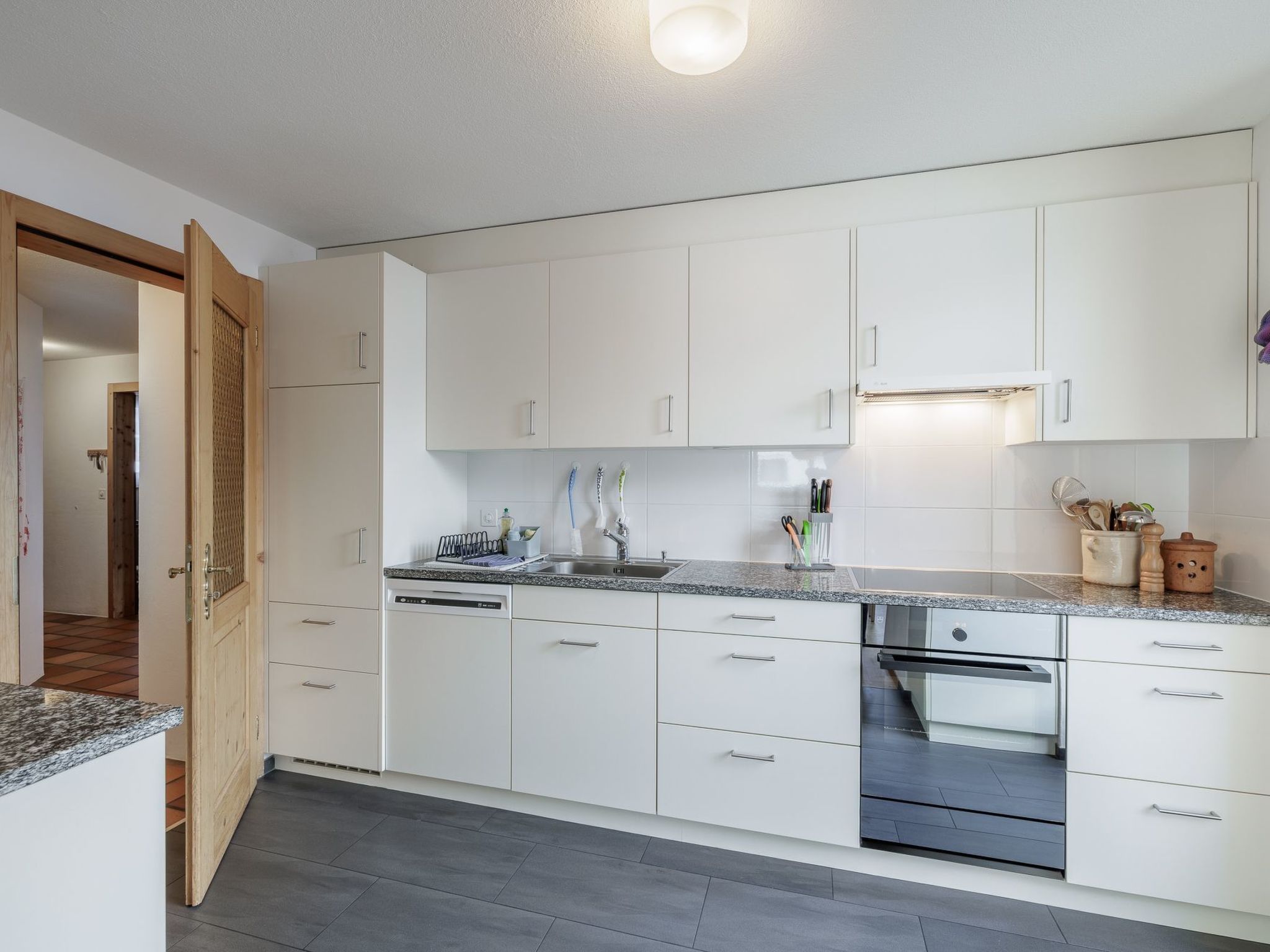 Appartement Plazzöl 111B, (Ftan) – Cuisine et coin repas, photo 5 sur 21