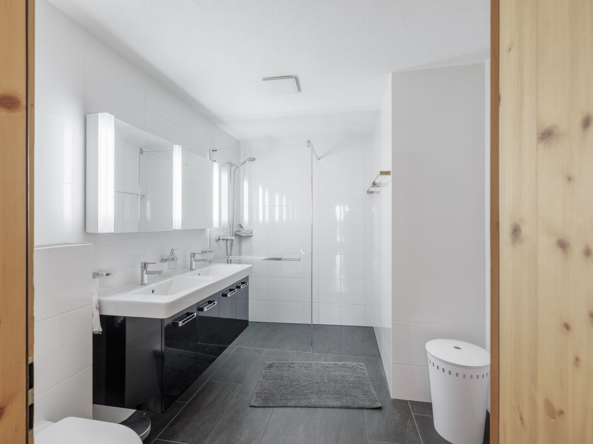Appartement Plazzöl 111B, (Ftan) – Salle de bains, photo 6 sur 21