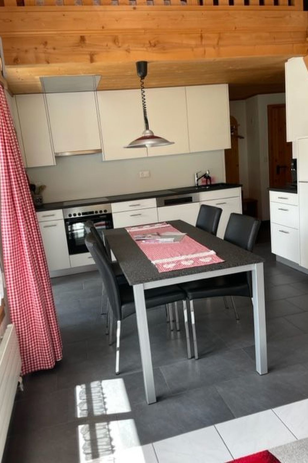 Appartement Chasa Cumulus/DG Ferienwohnung Sainas 139 A, (Ftan) – Cuisine et coin repas, photo 12 sur 36