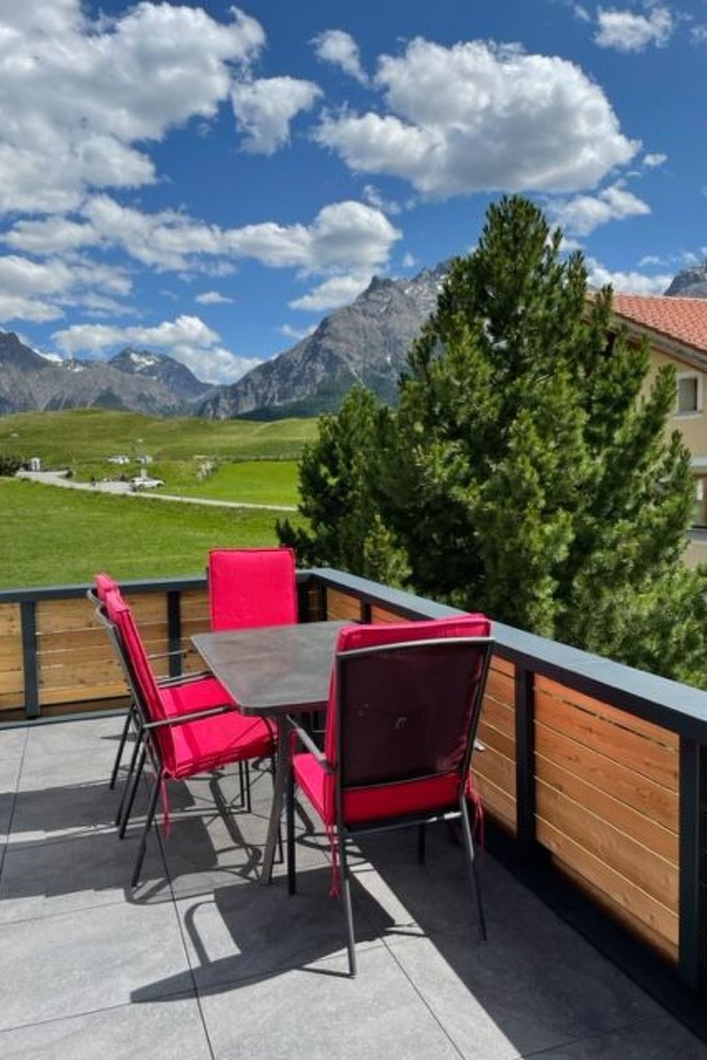 Appartement Chasa Cumulus/DG Ferienwohnung Sainas 139 A, (Ftan) – Terrasse, photo 6 sur 36