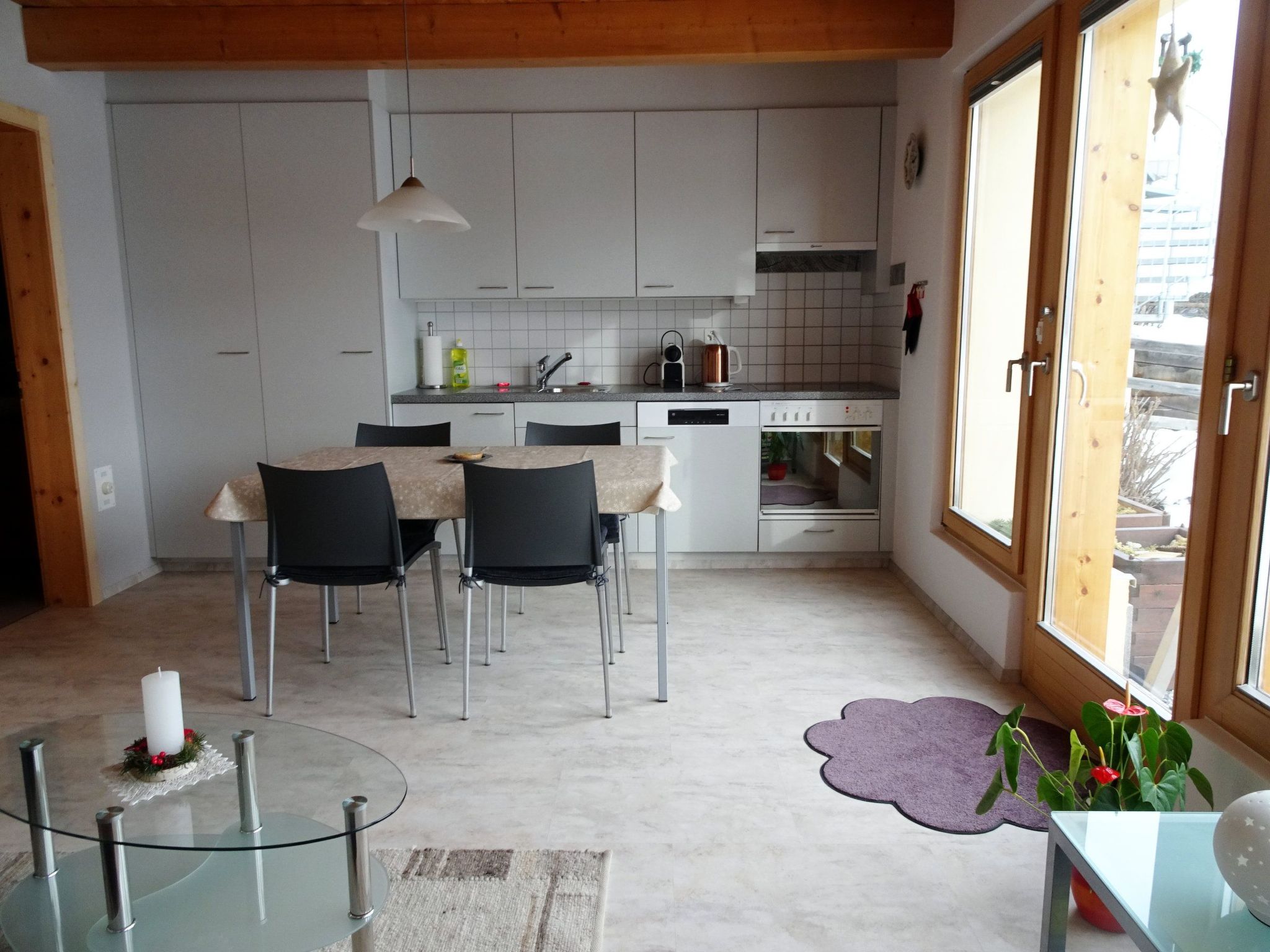 Appartement Chasa Fionas - Einfamilienhaus Fam. Pitsch, (Ftan) – Cuisine et coin repas, photo 7 sur 21