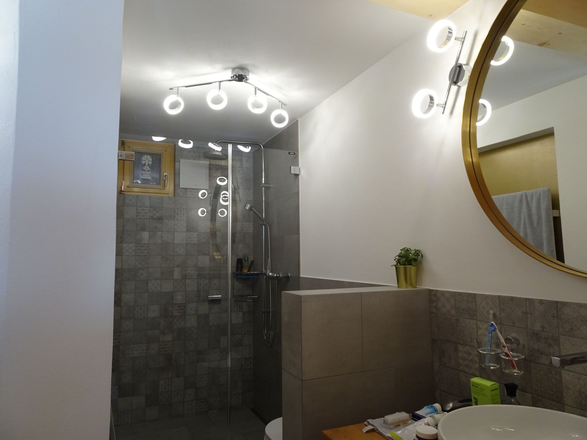 Appartement Chasa Fionas - Einfamilienhaus Fam. Pitsch, (Ftan) – Salle de bains, photo 10 sur 21