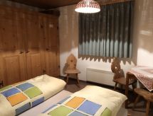 Knus chalet in Ftan direct aan de skipiste met uitzicht op de bergen - thumbnail 6
